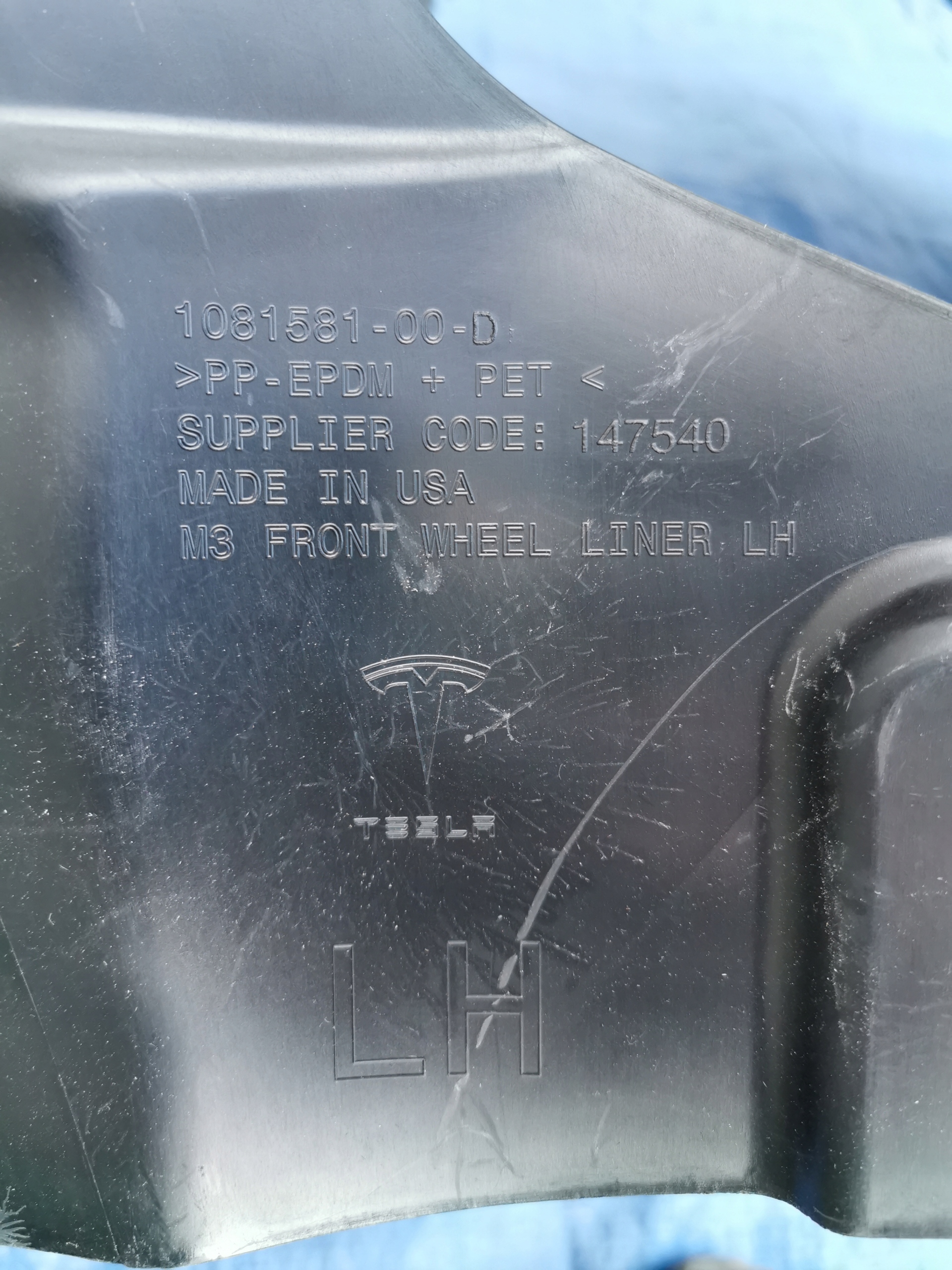 TESLA 3 NADKOLE LEWE PRZÓD 1081581-00-D Producent części Tesla