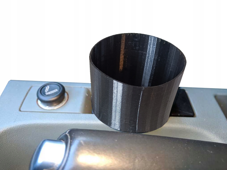 

Uchwyt na kubek Audi a3 8P obok ręcznego cupholder