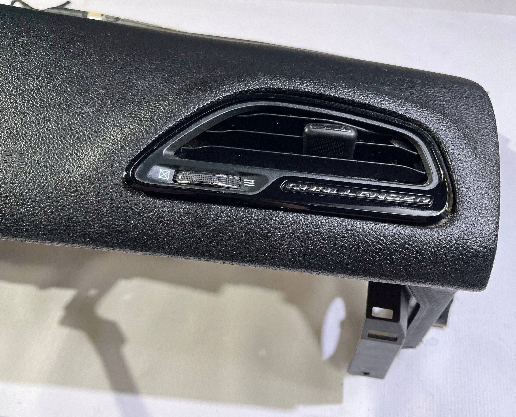 dashboard instrument panel console airbag powietrzna airbag Dodge Challenger 2015