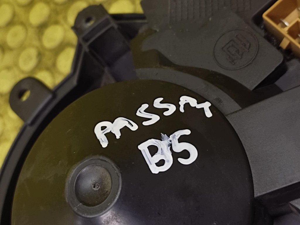 VW PASSAT B5 DMUCHAWA luft 8D1820021