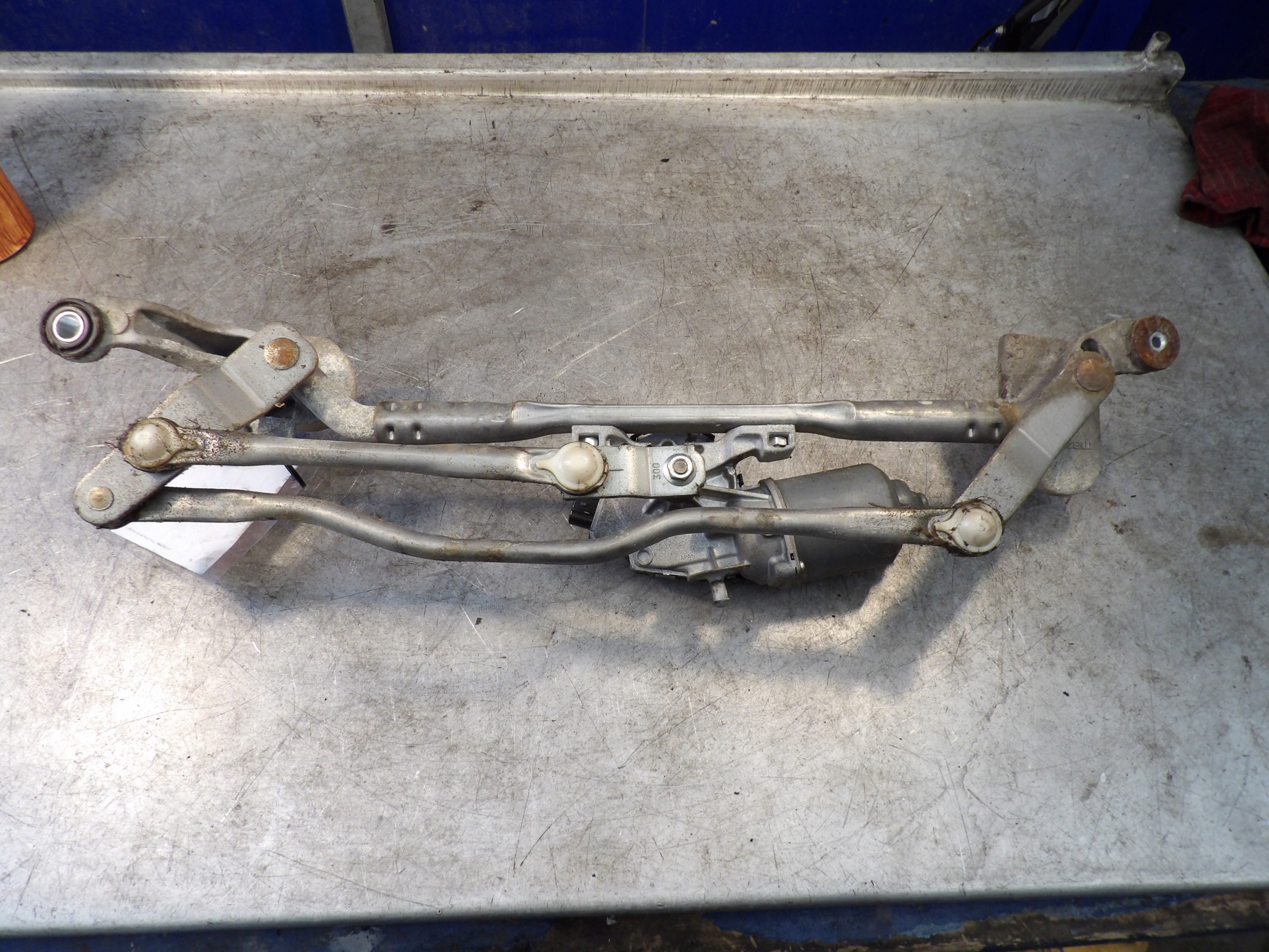 Mazda 5 V Wischergestänge vorne 1,8B