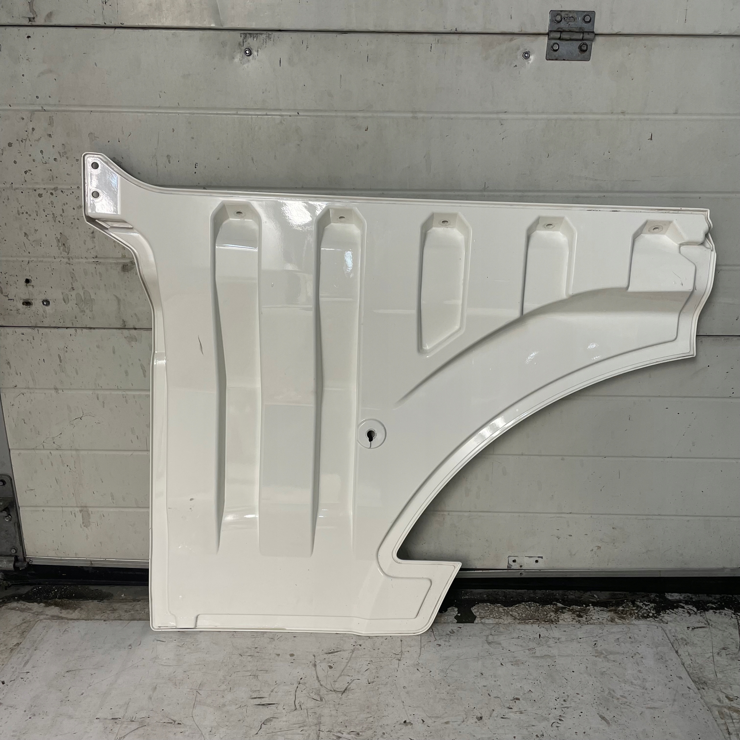 PRZEDŁUŻENIE DRZWI PRAWE MAN TGX TG3 81626100080 Producent części MAN OE