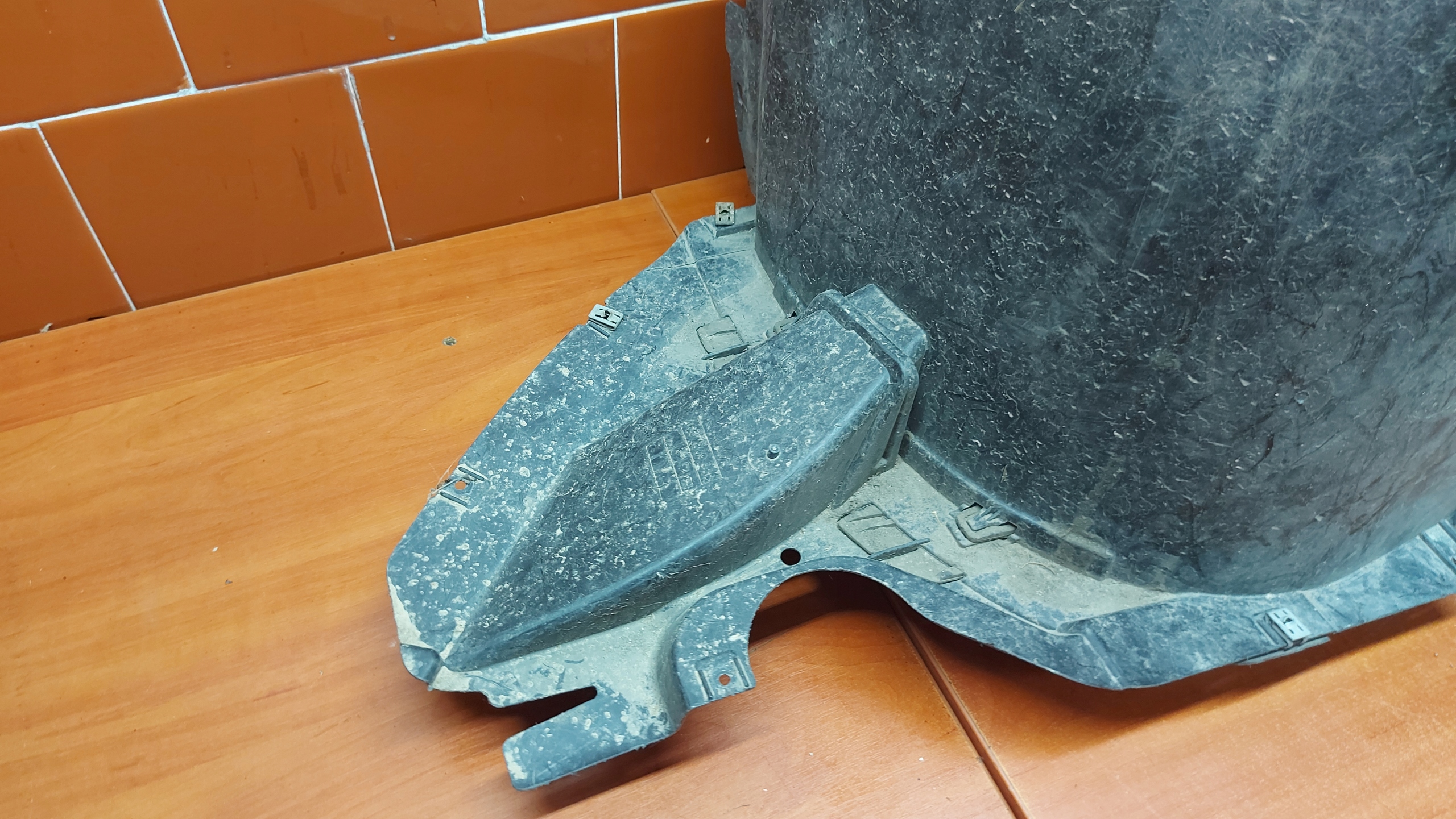 mudguard right front SKODA KAMIQ SCALA 19
