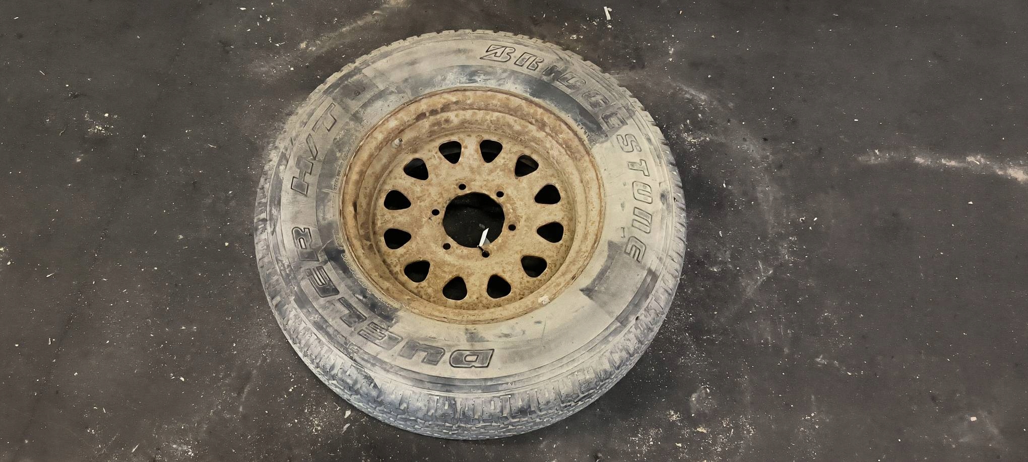 wheel spare 16 245/70 MITSHUBISHI MONTERO