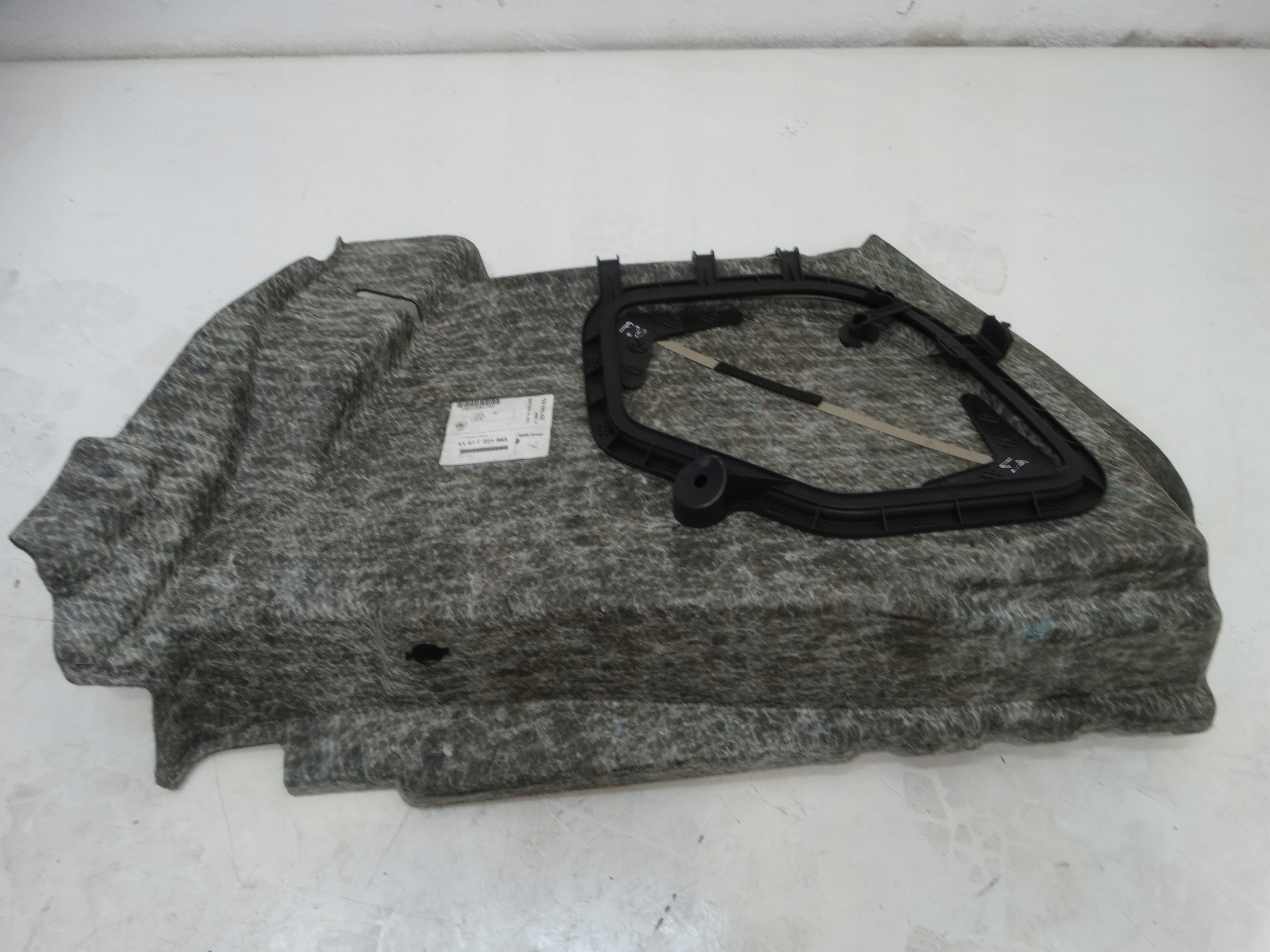 boot upholstery left rear part BMW F20 2013R. 51477221865