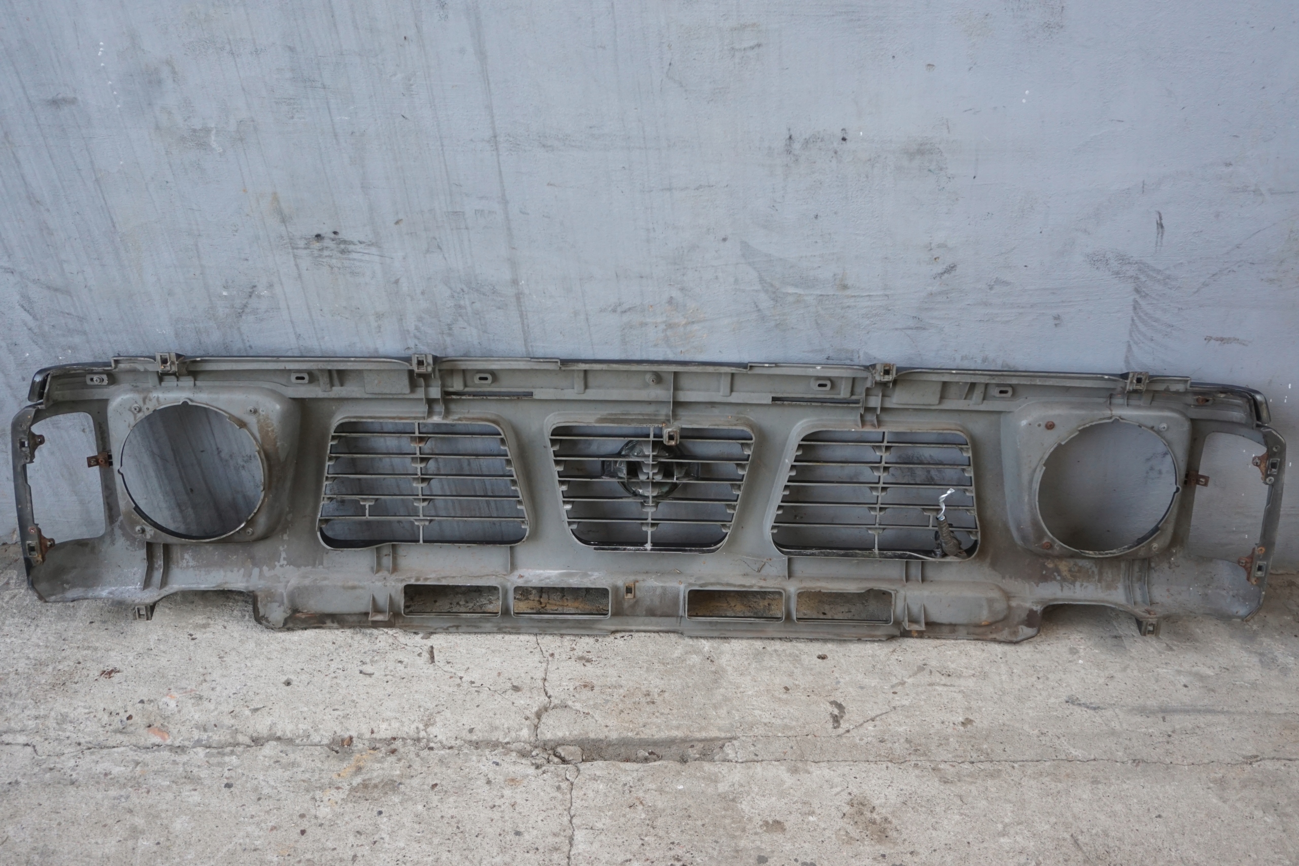 Nissan Patrol Y60 Kühlergrill FRONTGRILL Kühlergitter - Thumbnail 12