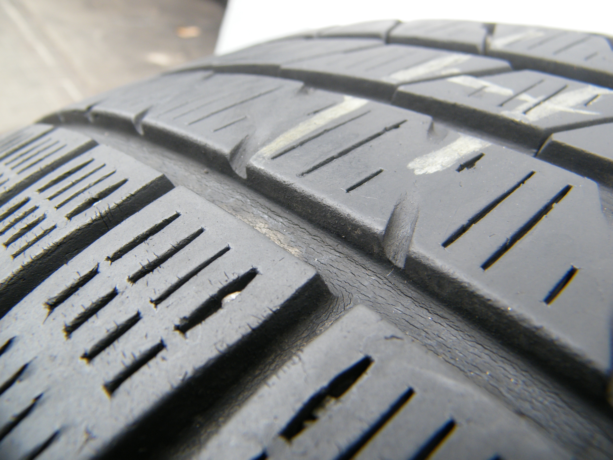 [42Z] 4xZIMA 235/65R17 108H PIRELLI SCORPION ICE & Model Scorpion Ice & Snow