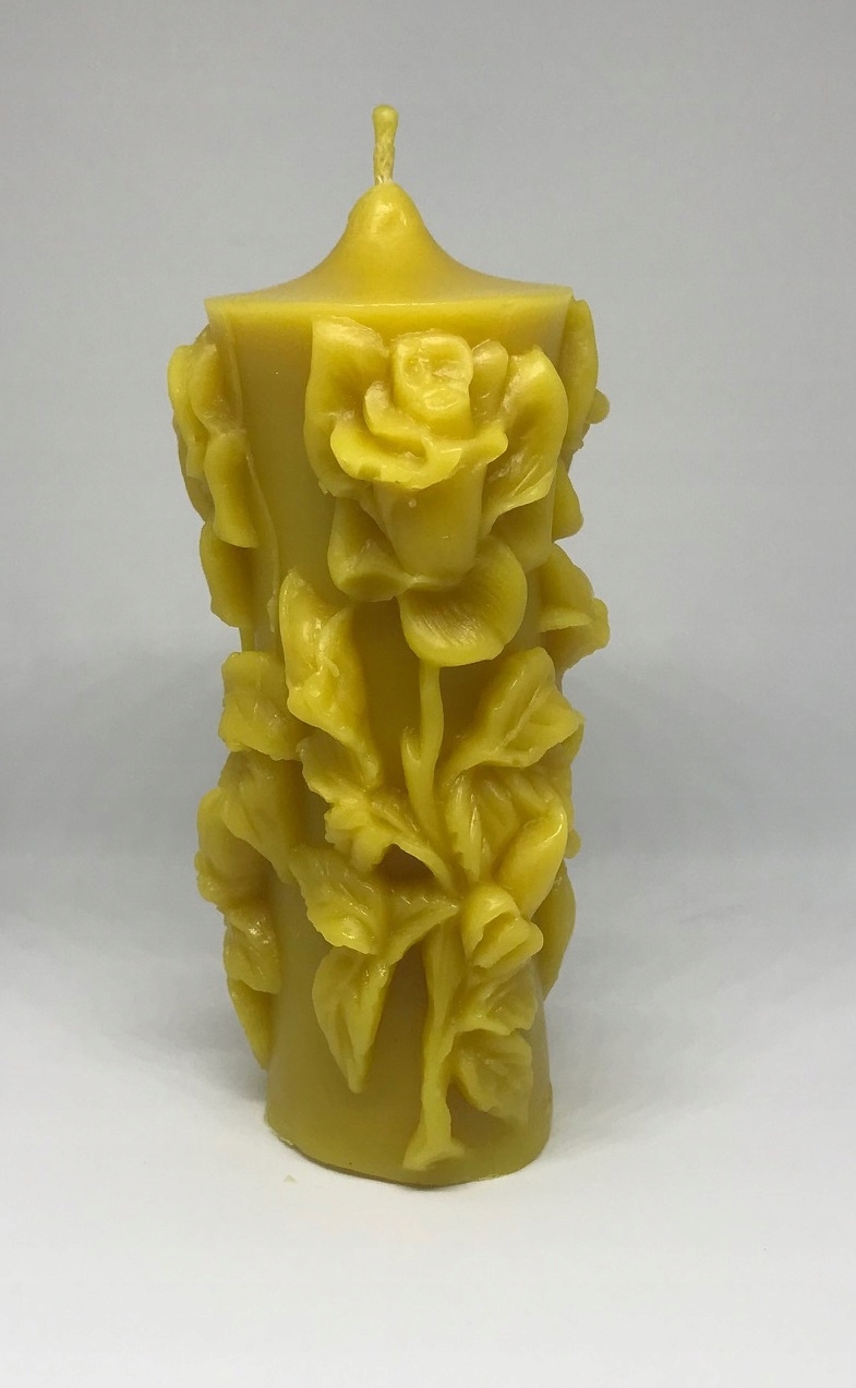 

Świeca z wosku pszczelego- walec z różami