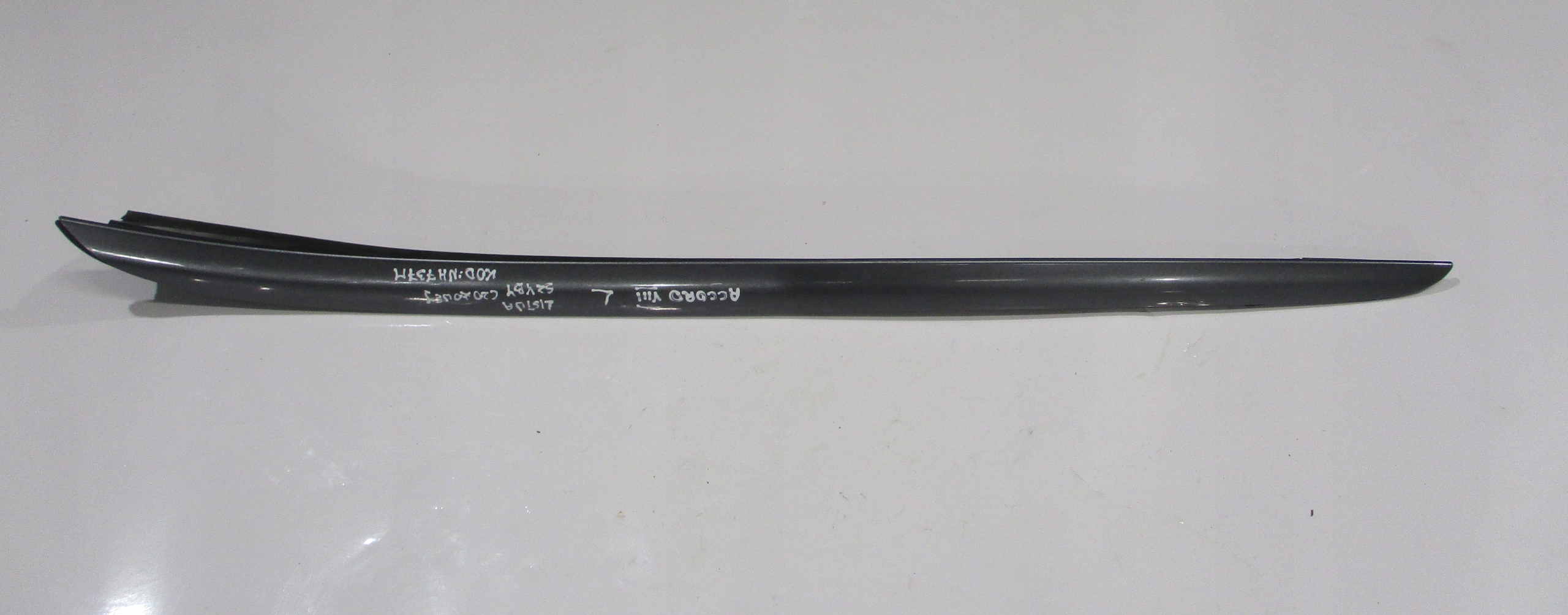 LISTWA SZYBY CZOŁOWEJ PRZÓD LEWA PRZYSZYBOWA HONDA ACCORD VIII 8 NH737M