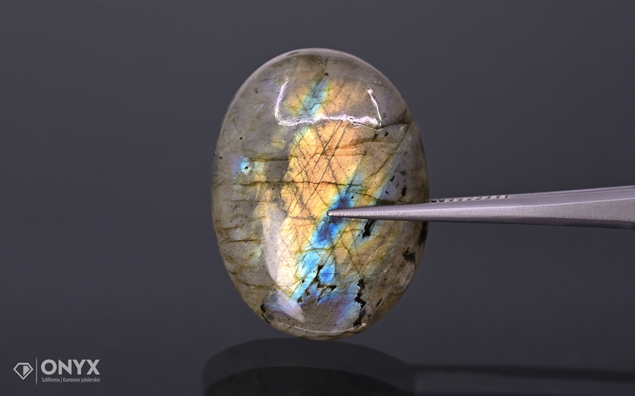 Labradorit kabošon ovál 29,5x22 mm