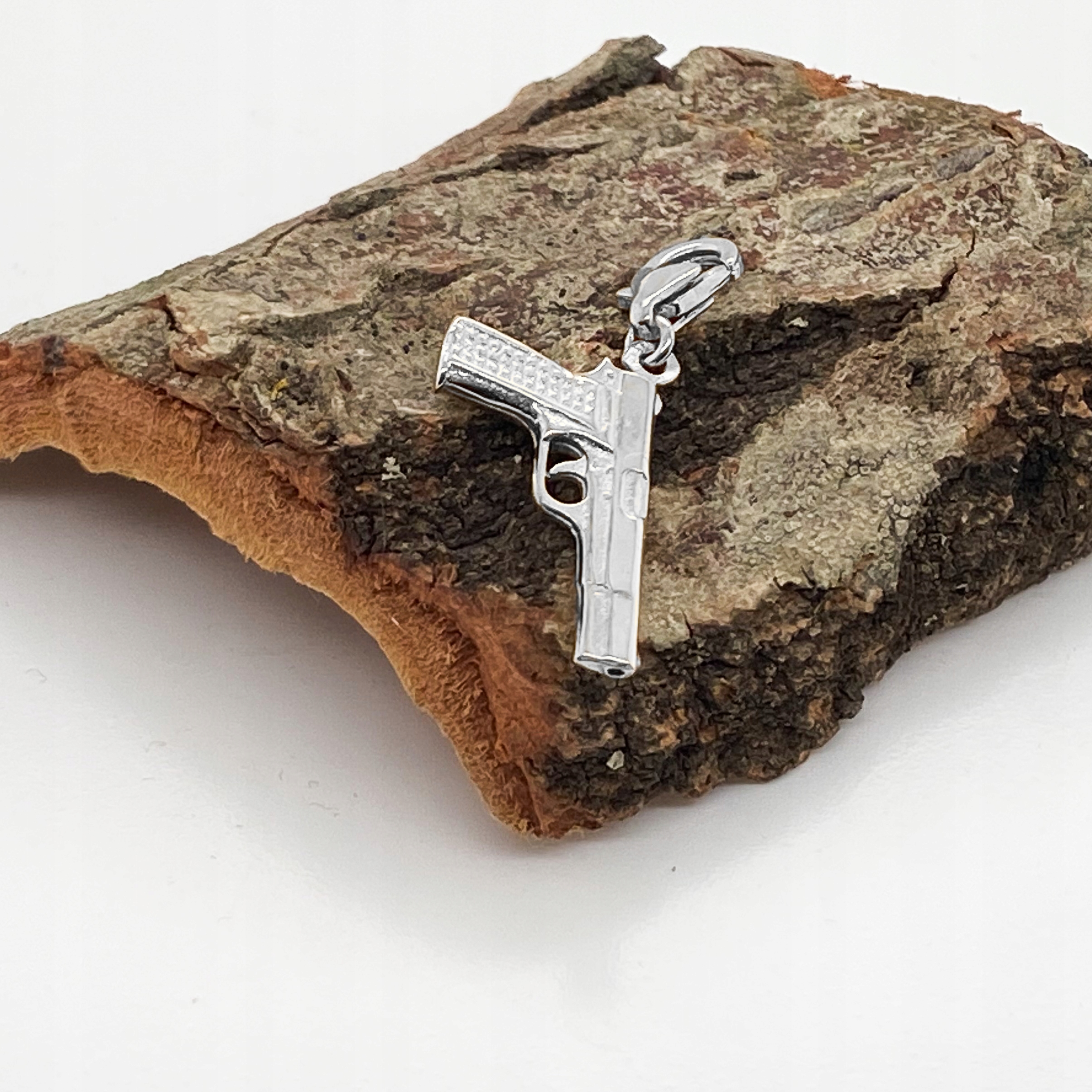 SREBRNY WISIOREK PISTOLET SPLUWA BROŃ PRÓBA 925 Marka Angel gold