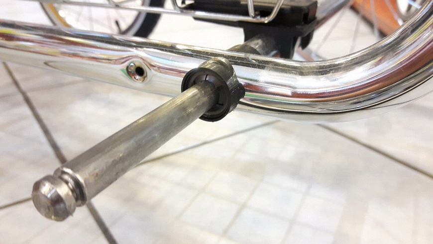 4x Podkładka 8mm samozaciskowa do kółek w wózkach, do zablokowania na osi Marka Roan