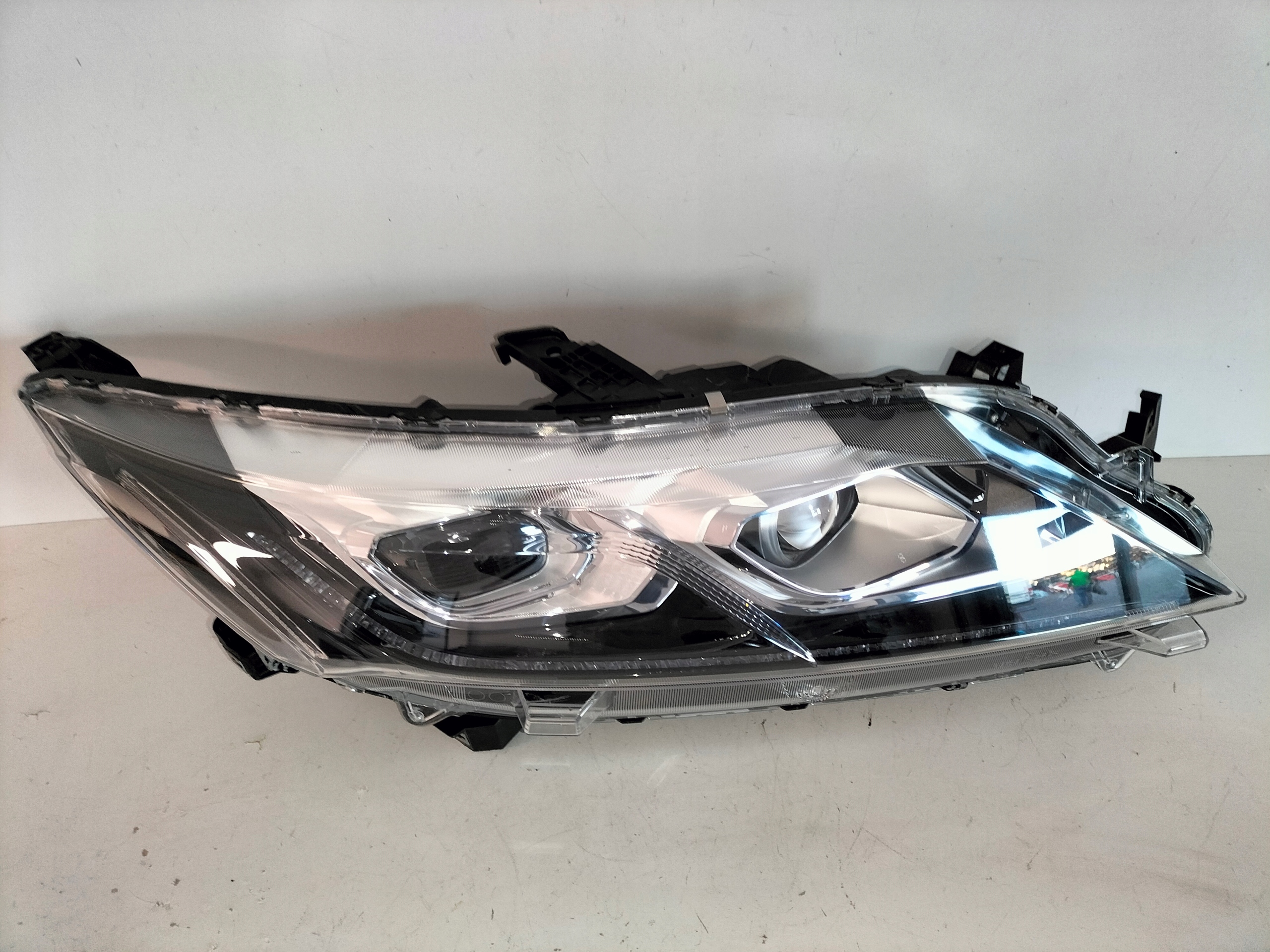 light front reflektor right MITSUBISHI ECLIPSE CROSS 17- FULL LED