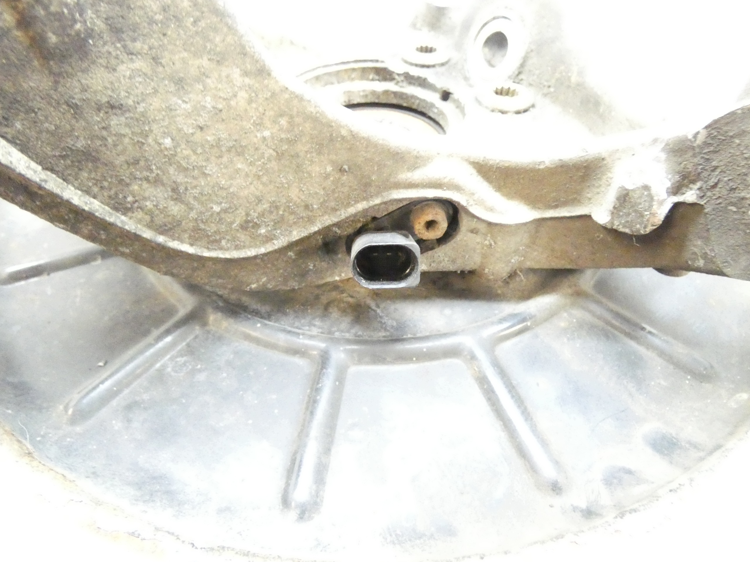 kerékcsonk kerékagy bal eleje VW PASSAT B6 2.0 TDI BMP 05-10