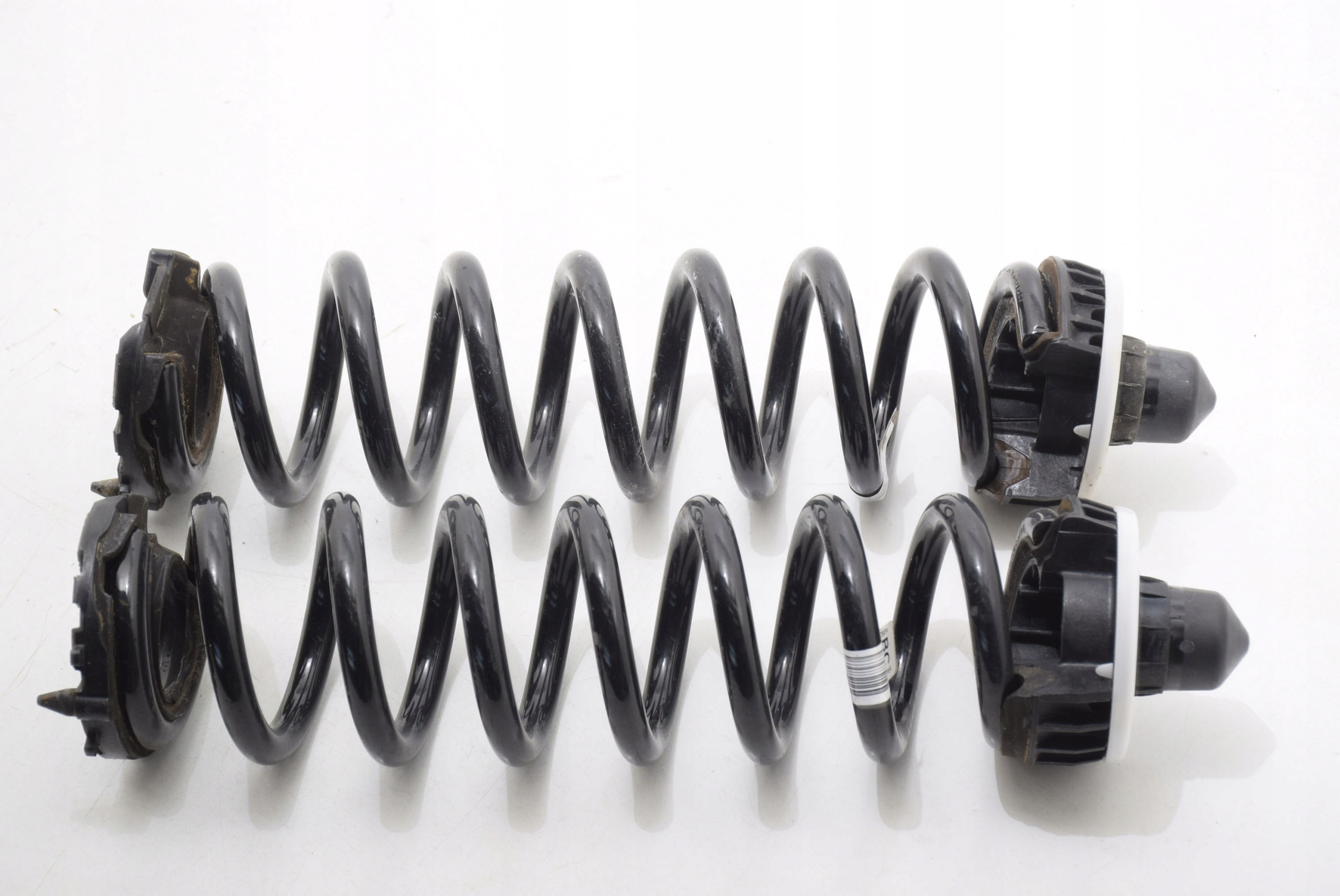 6889967 - BMW G20 G28 320D 330i пружина задней подвески BC