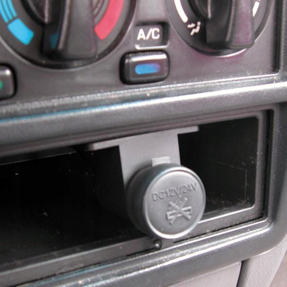 GNIAZDO ZAPALNICZKI 12V 15A WODOSZCZELNE, HERMETYCZNE EAN (GTIN) 8711293072569