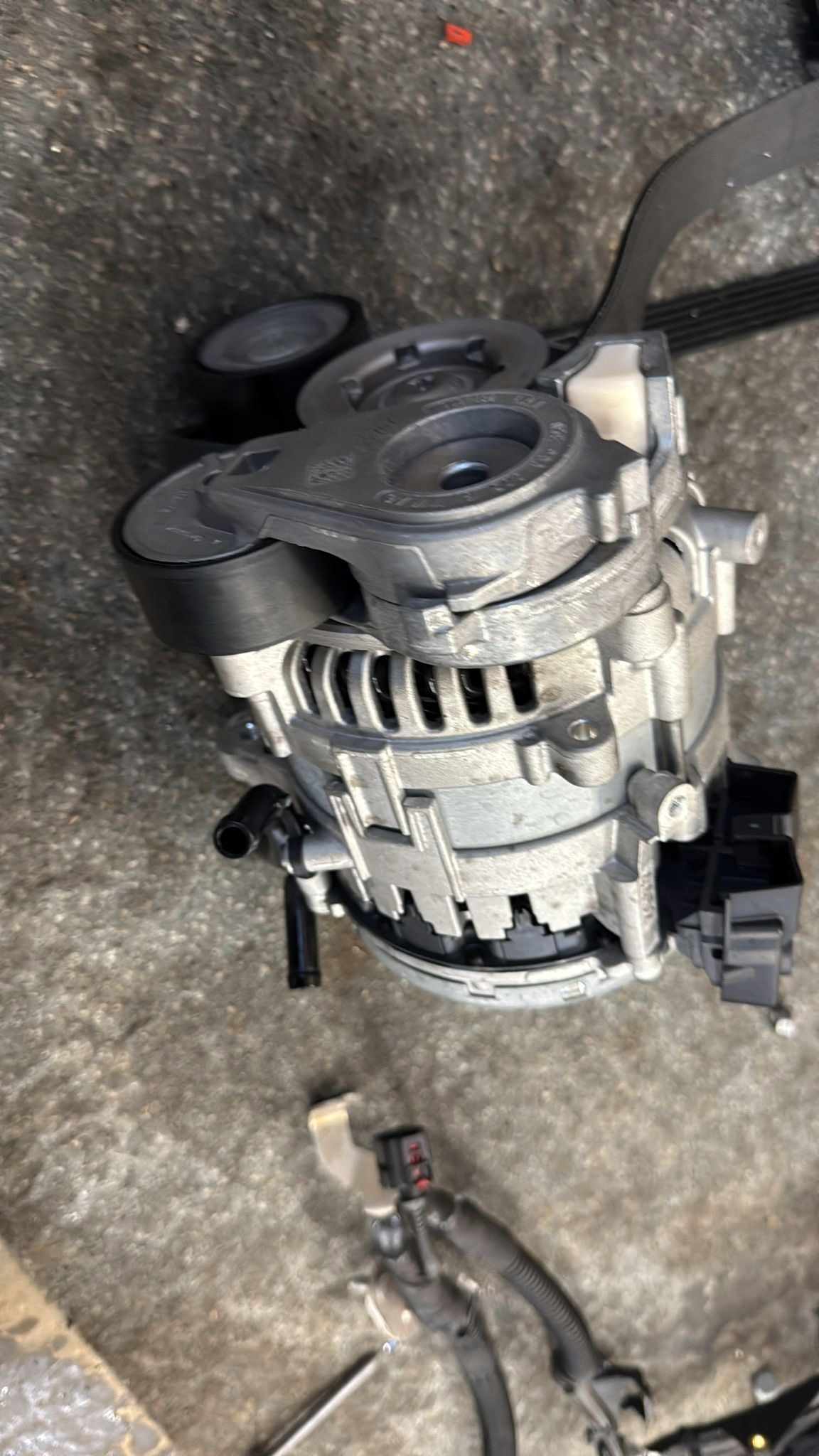 2993. ALTERNATOR VW AUDI 1,5 05E903019K