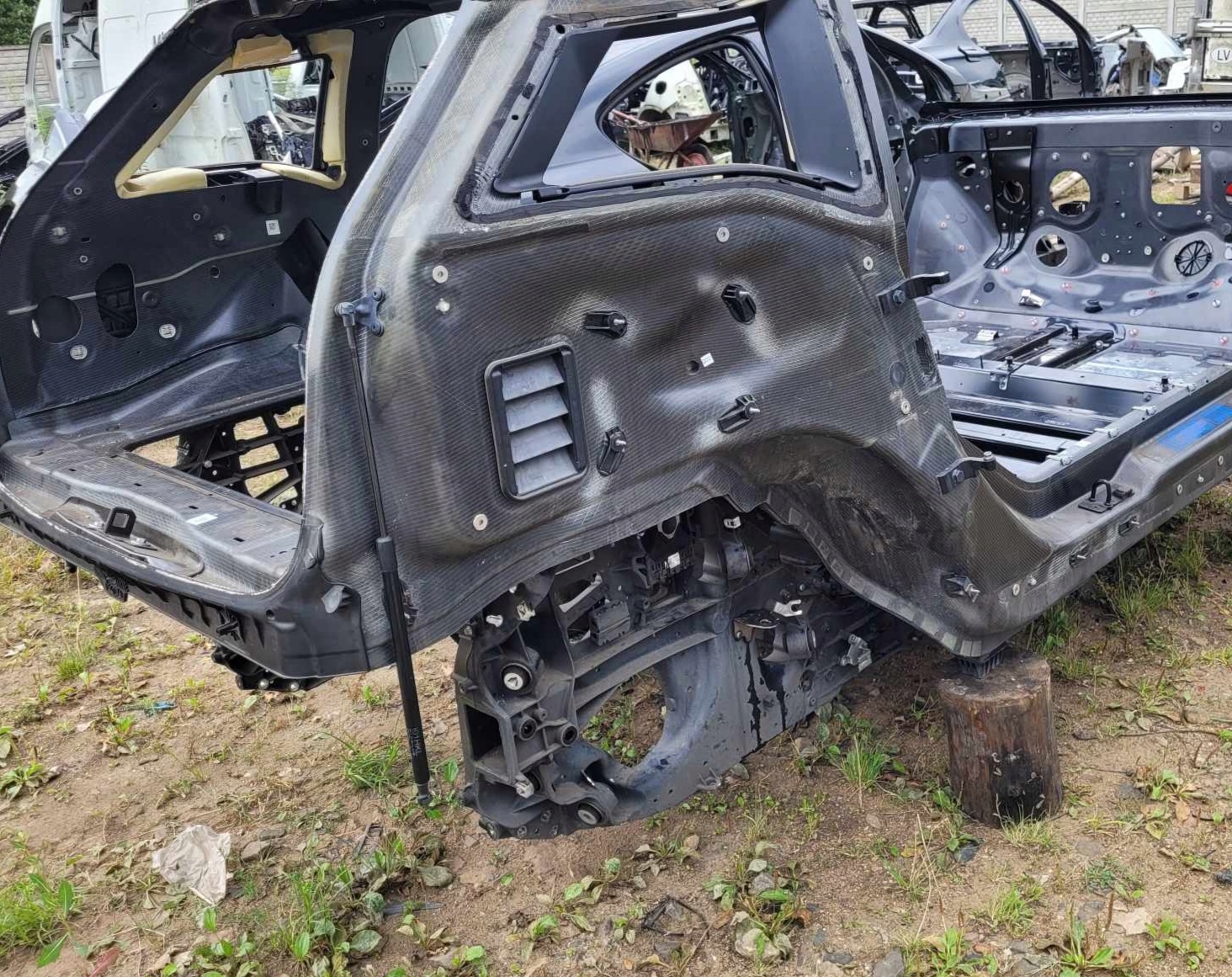 ЧЕТВЕРТЬ ЗАДНЯЯ ЗАД. ЛЕВА ПРАВА КРИША BMW I3