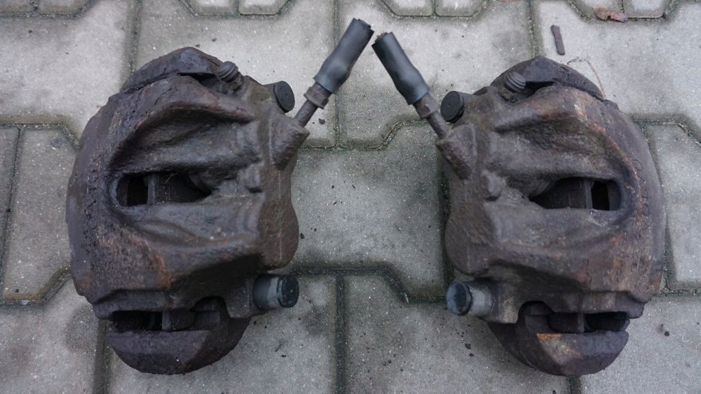 VOLVO XC90 LIFT - caliper left right front disc 326