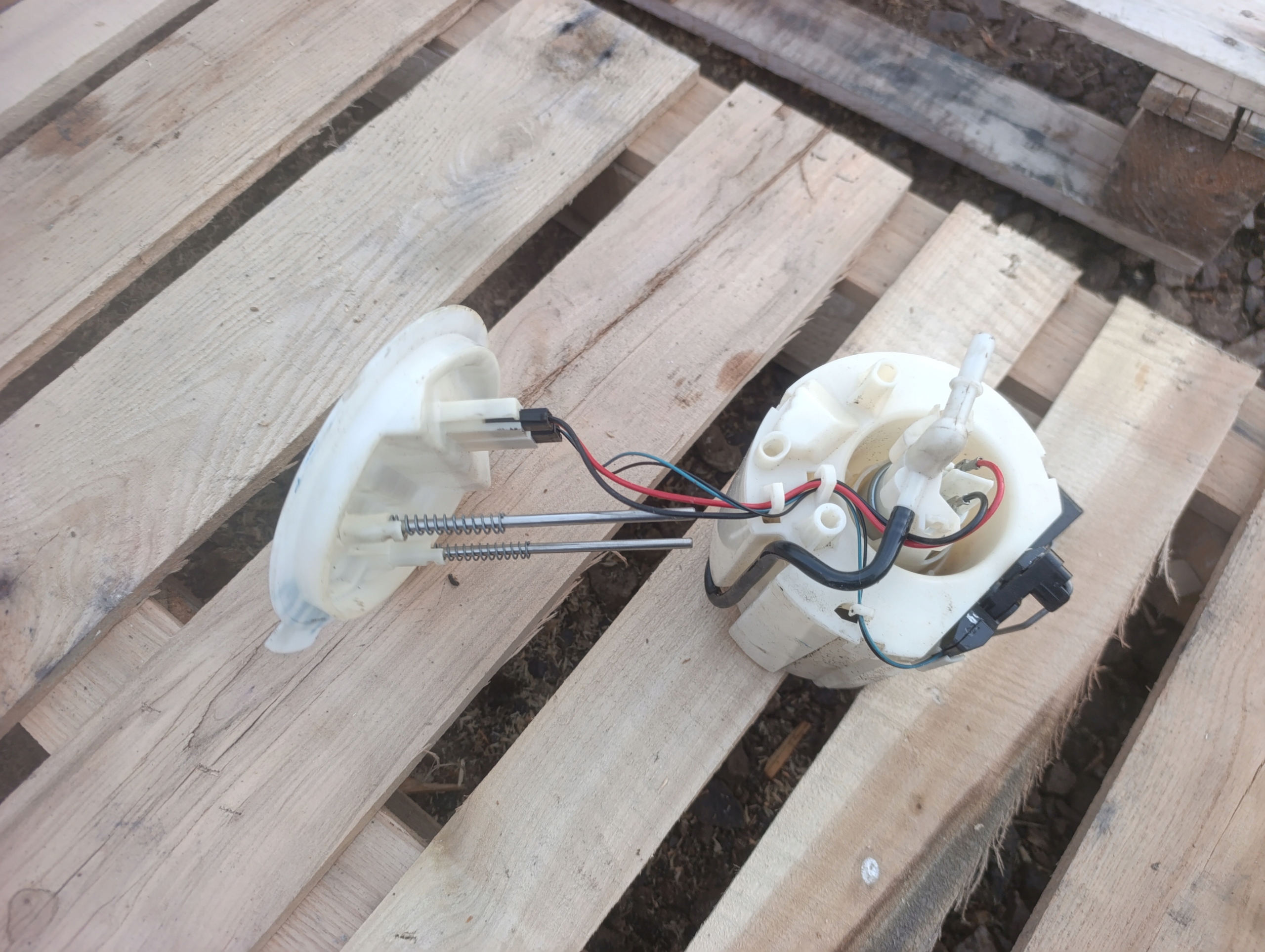 feed pump MERCEDES W204 1.8 A2044700294