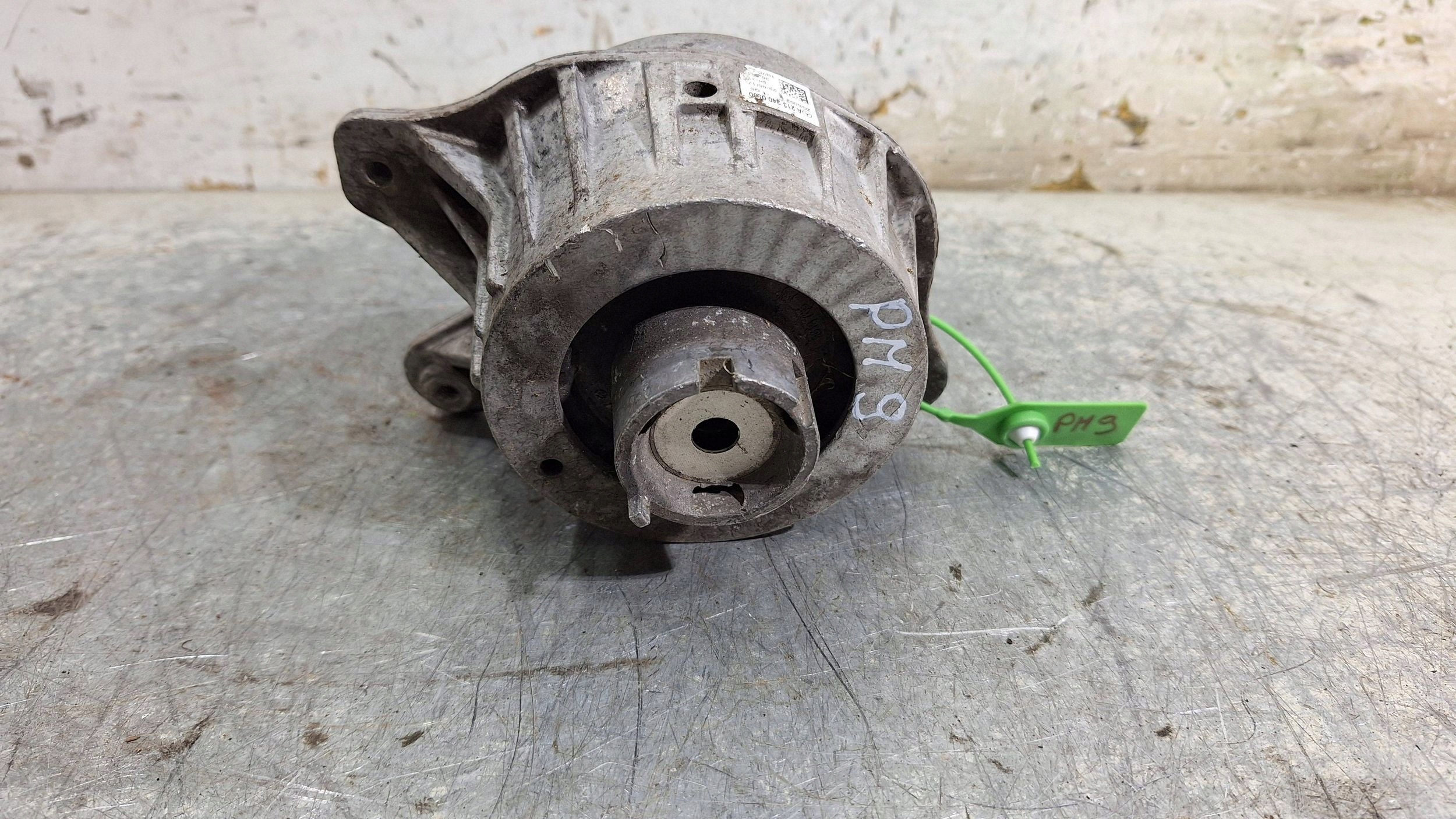 engine mount left A2132400500 MERCEDES W213