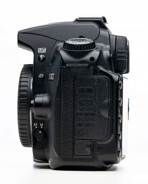 Используется Nikon D90 + Grip код производителя Meike D90