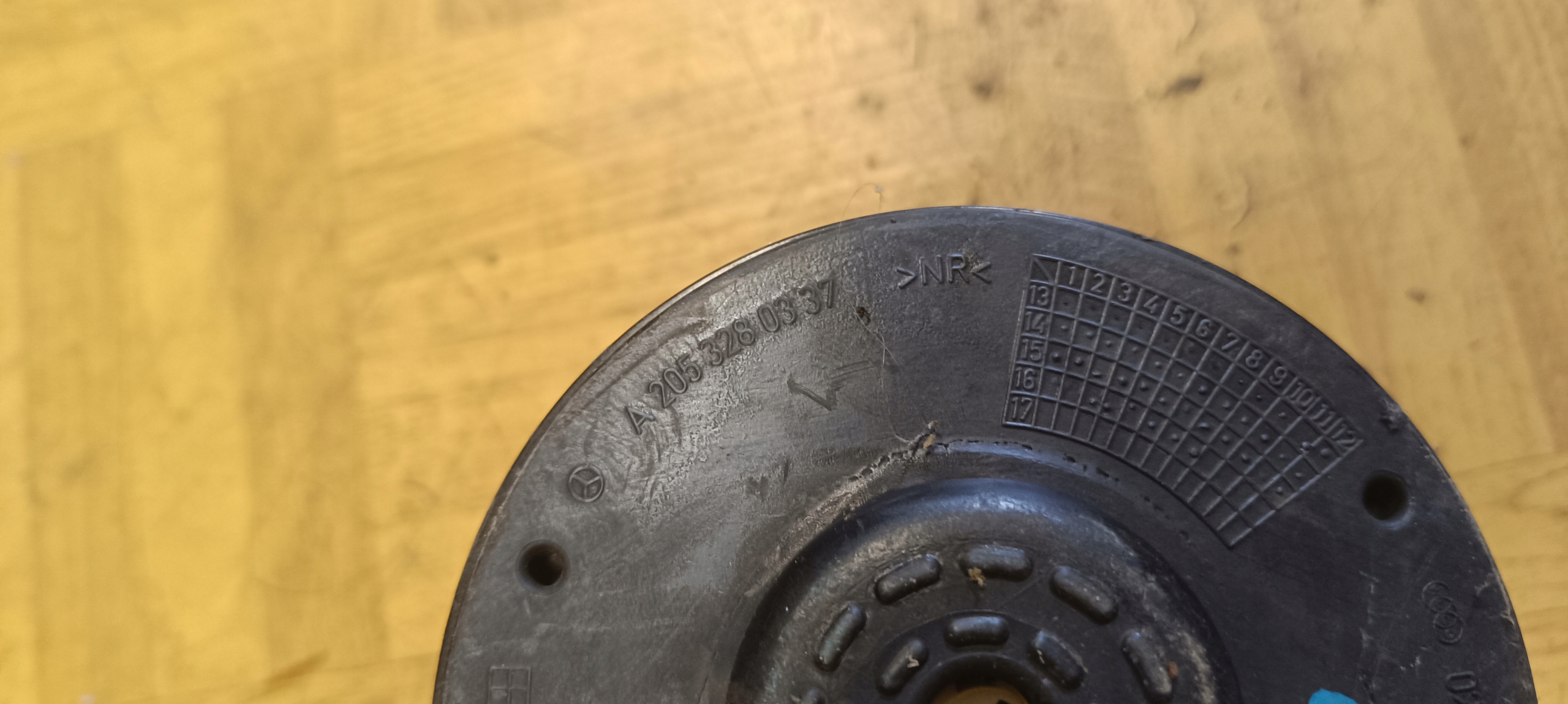 držač struna amortizera MERCEDES W205 A2053280337