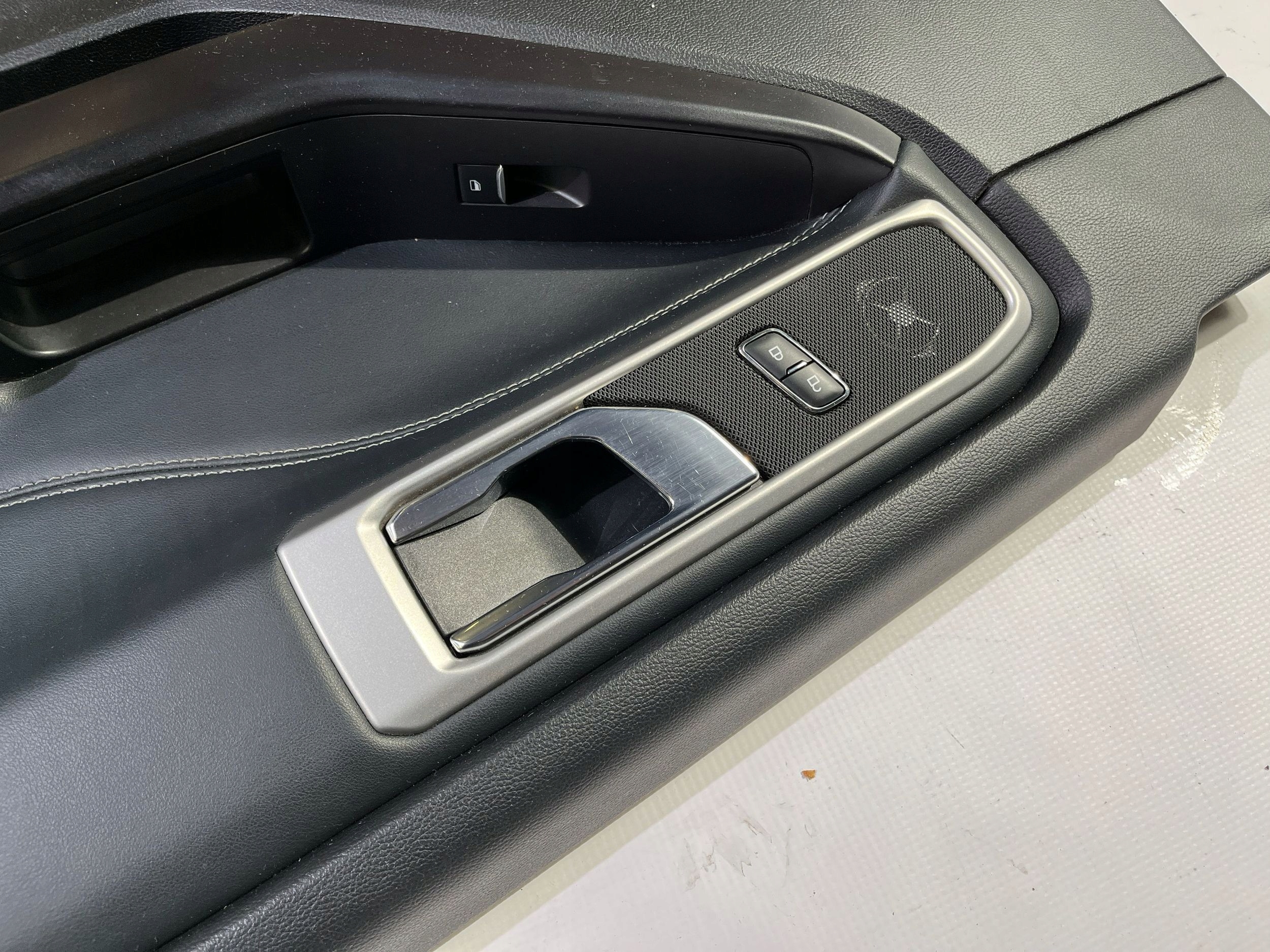side upholstery door front przednich right Ford Explorer VI 2020