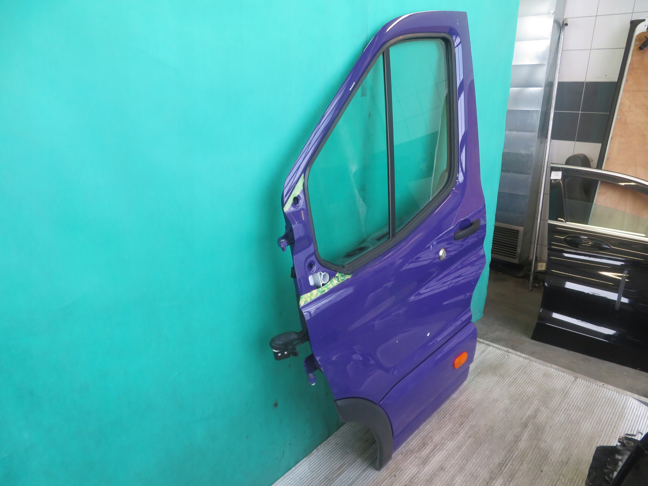 dveře levý předek levé přední FORD TRANSIT MK8 16R