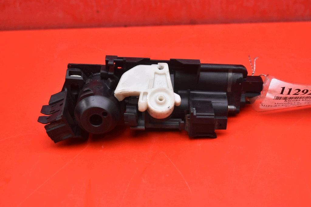 handle bonnet rear part boot A2037500693 MERCEDES CLS C219 04-08