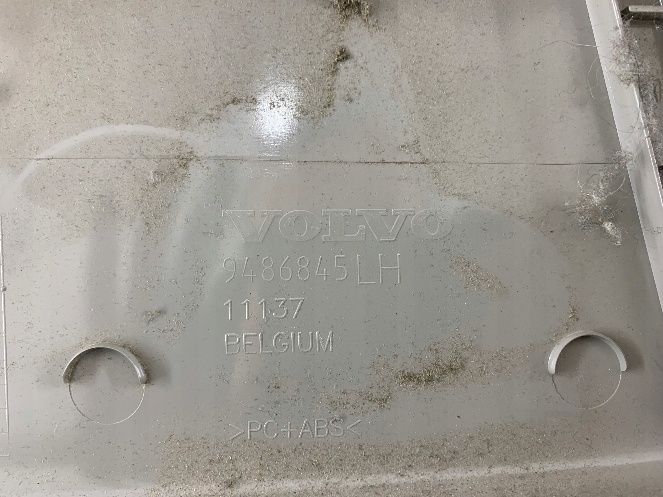 VOLVO V50 II seat belt left front + cover 9486845