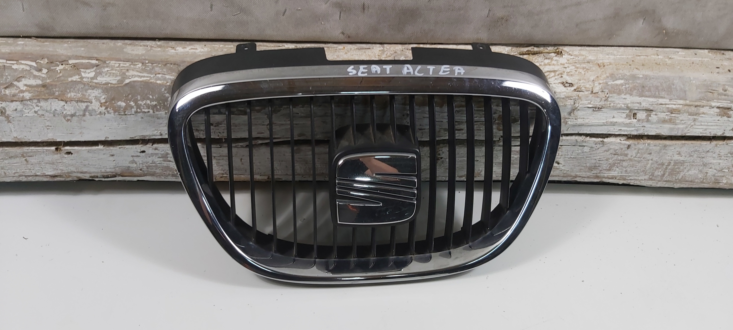 решетка радиатора seat Leon II ALTEA Toledo III 5P0853654