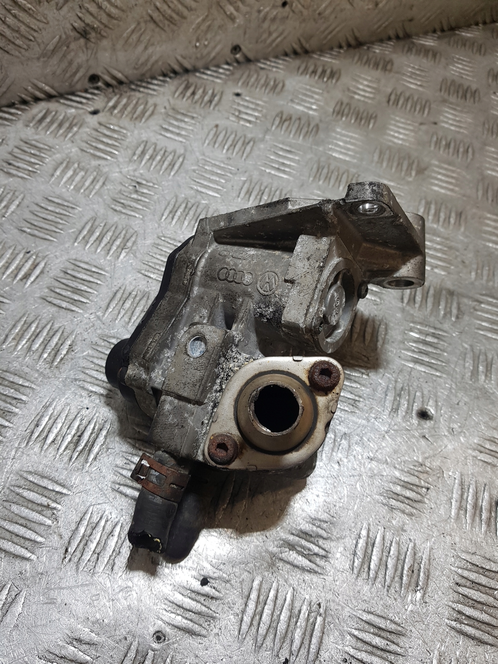 EGR valve VOLKSWAGEN GOLF 5 06F131503B A2C53082890