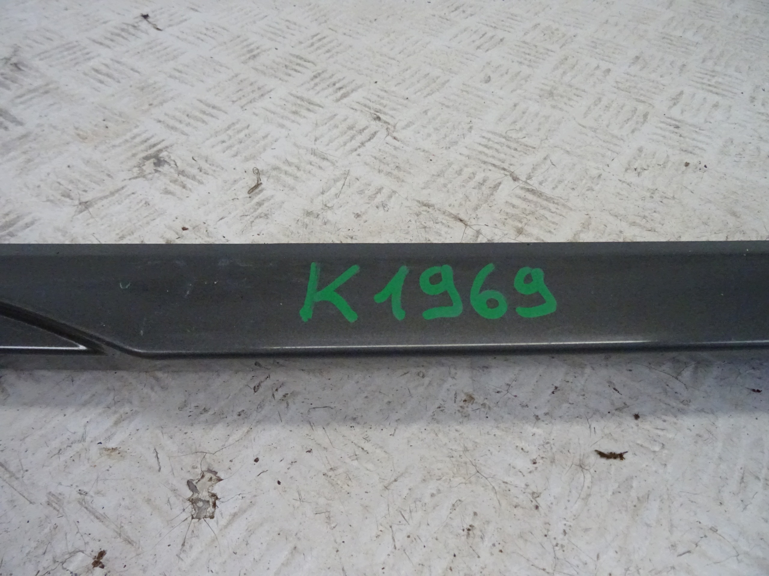 moulding left threshold AUDI A1 II S-LINE 82A853931A