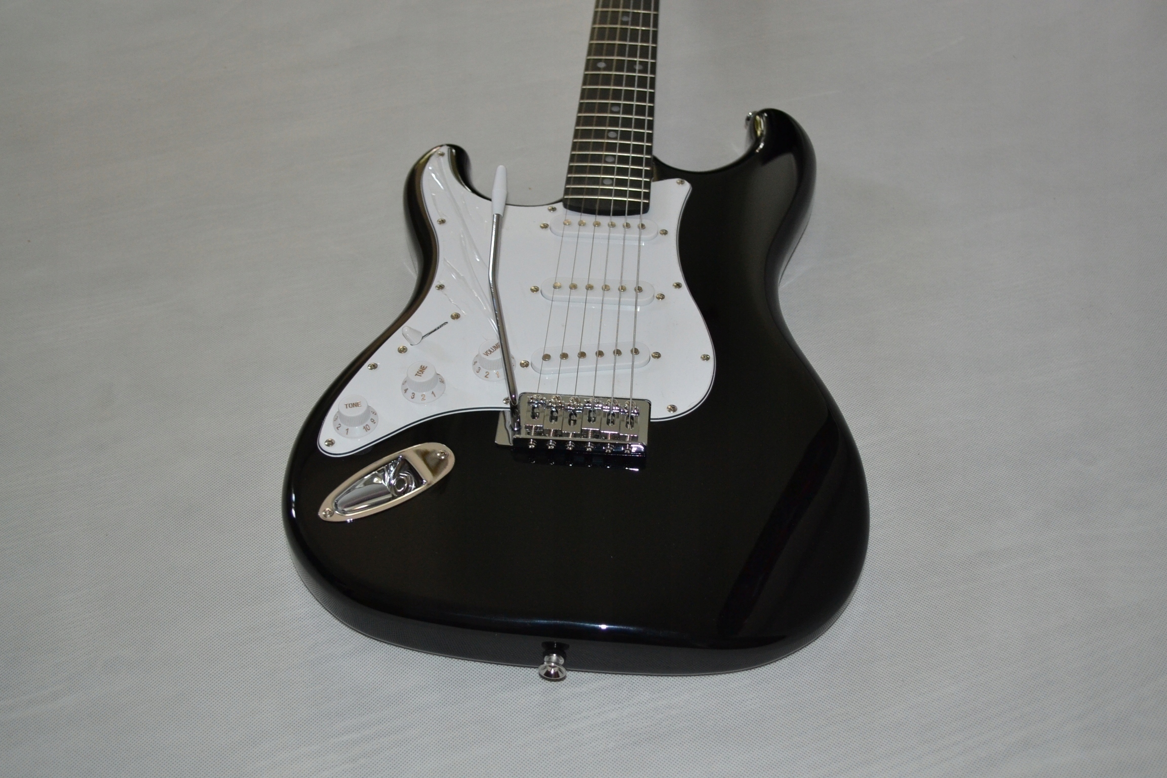 HARLEY BENTON ST-20 LH BK STRATOCASTER GITARA LEWORĘCZNA USTAWIONA LUTNICZO Liczba strun 6 strun