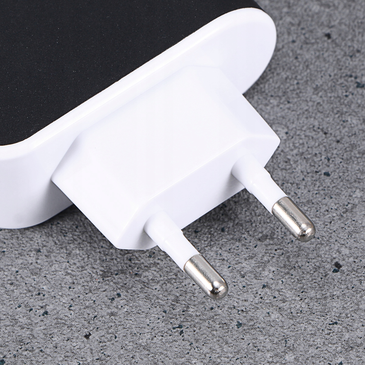 UNIWERSALNA TRZY PORTY USB WYJŚCIE ŁADOWARKA ŚCIENNA AC Elementy zestawu inny