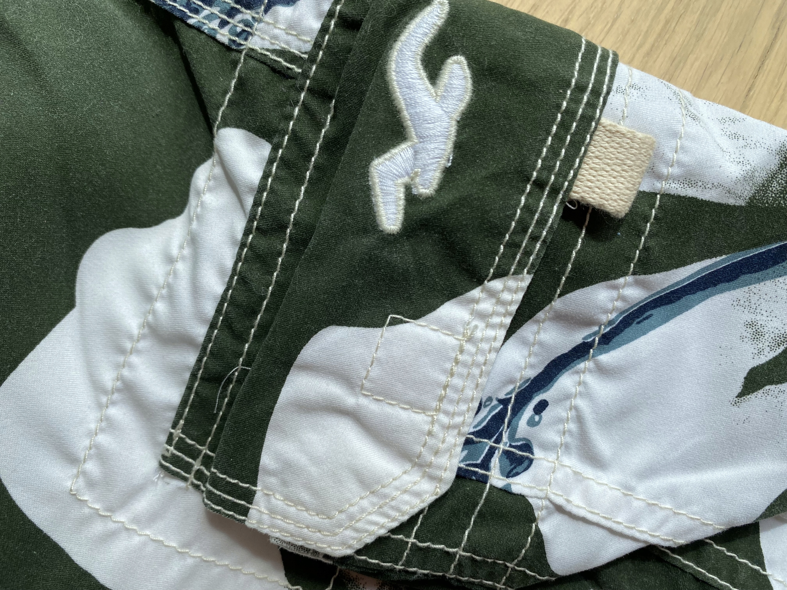 Boardshorty HOLLISTER L / zielono białe / 7450 Marka Hollister