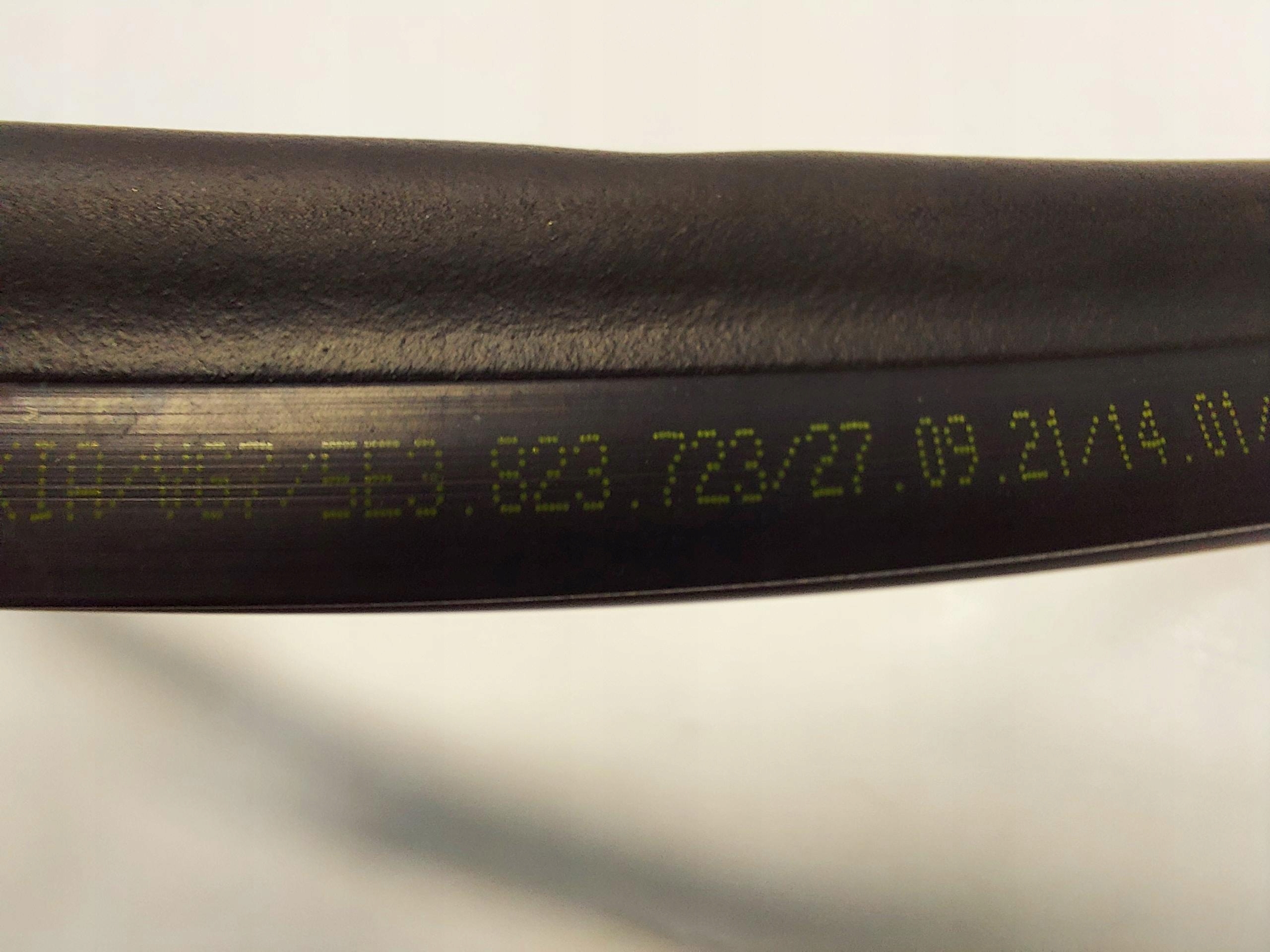 Skoda Octavia IV 5E3 Joint Sous vitre 5E3823723