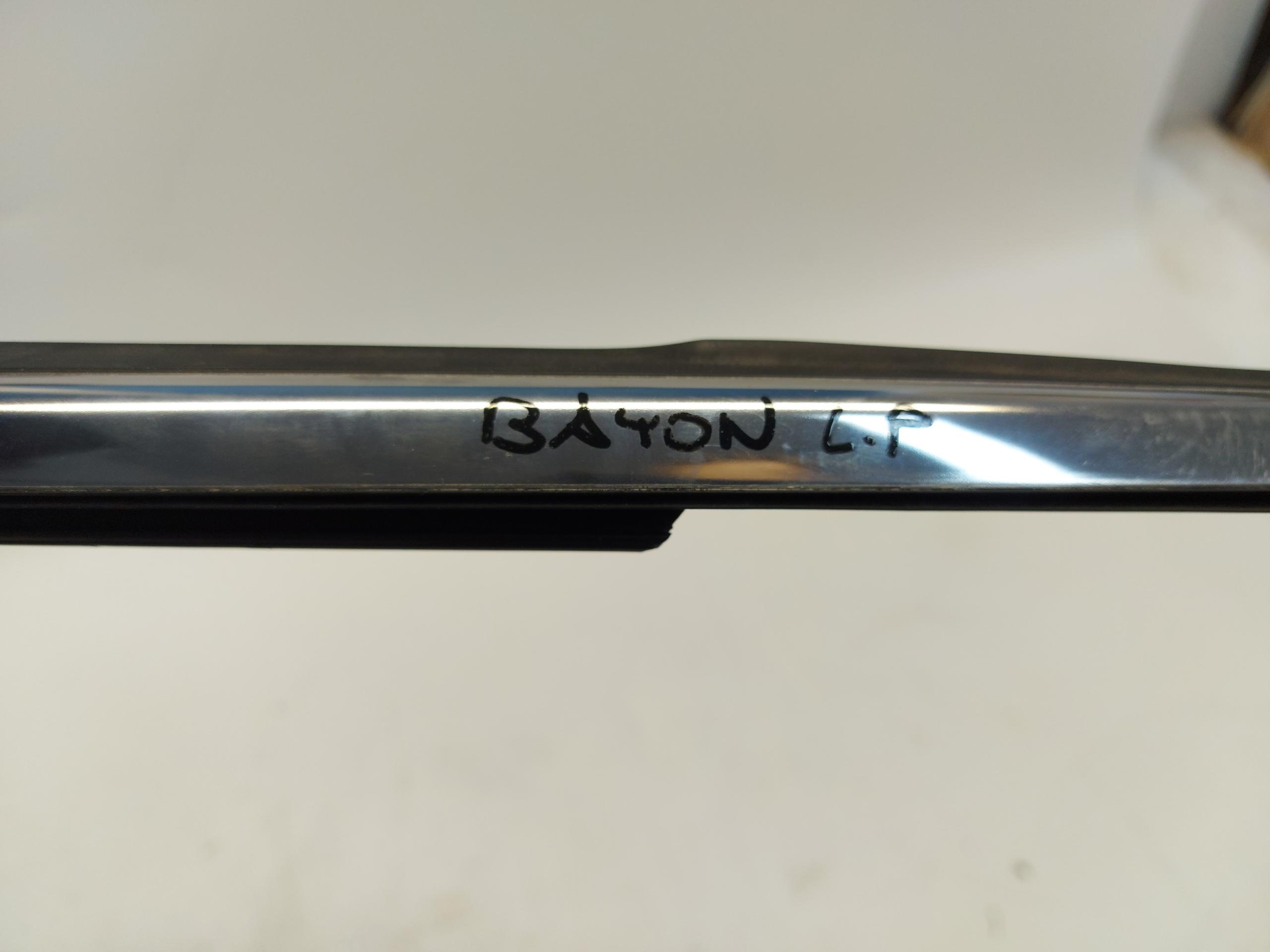 Hyundai Bayon 1.0 Turbo moulding dust left front chrom