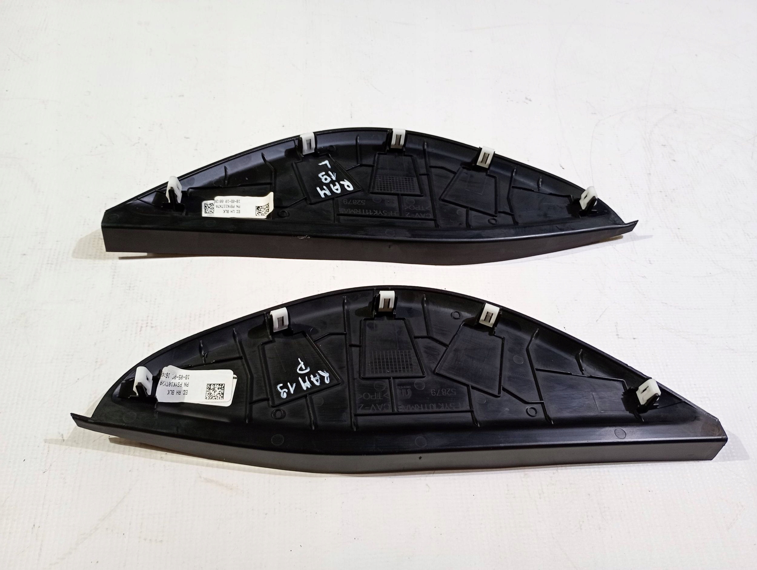 Panel side spoiler cover of the dashboard left right komplet Dodge RAM 1500 2019