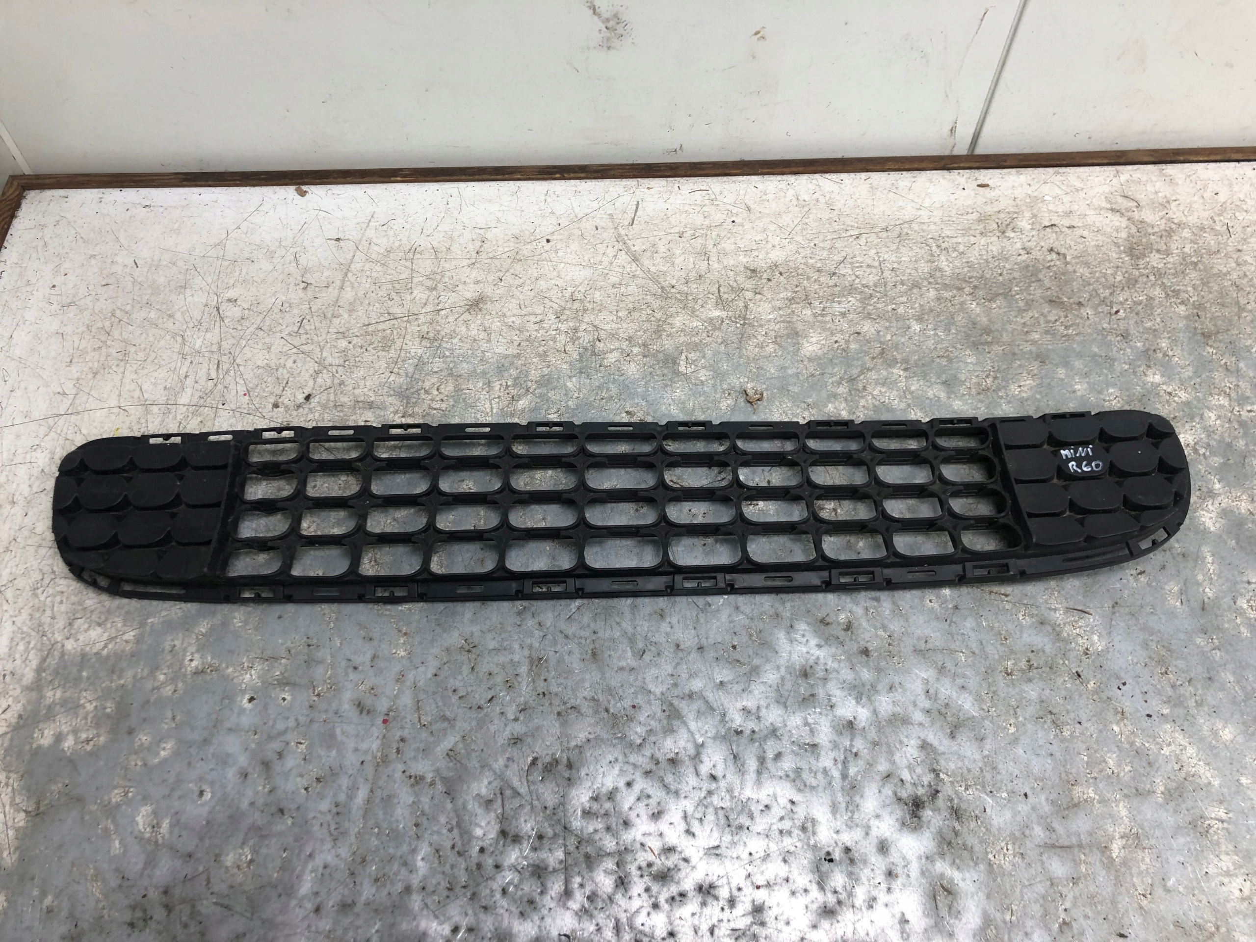 grid of a bumper central MINI R60 51119801918