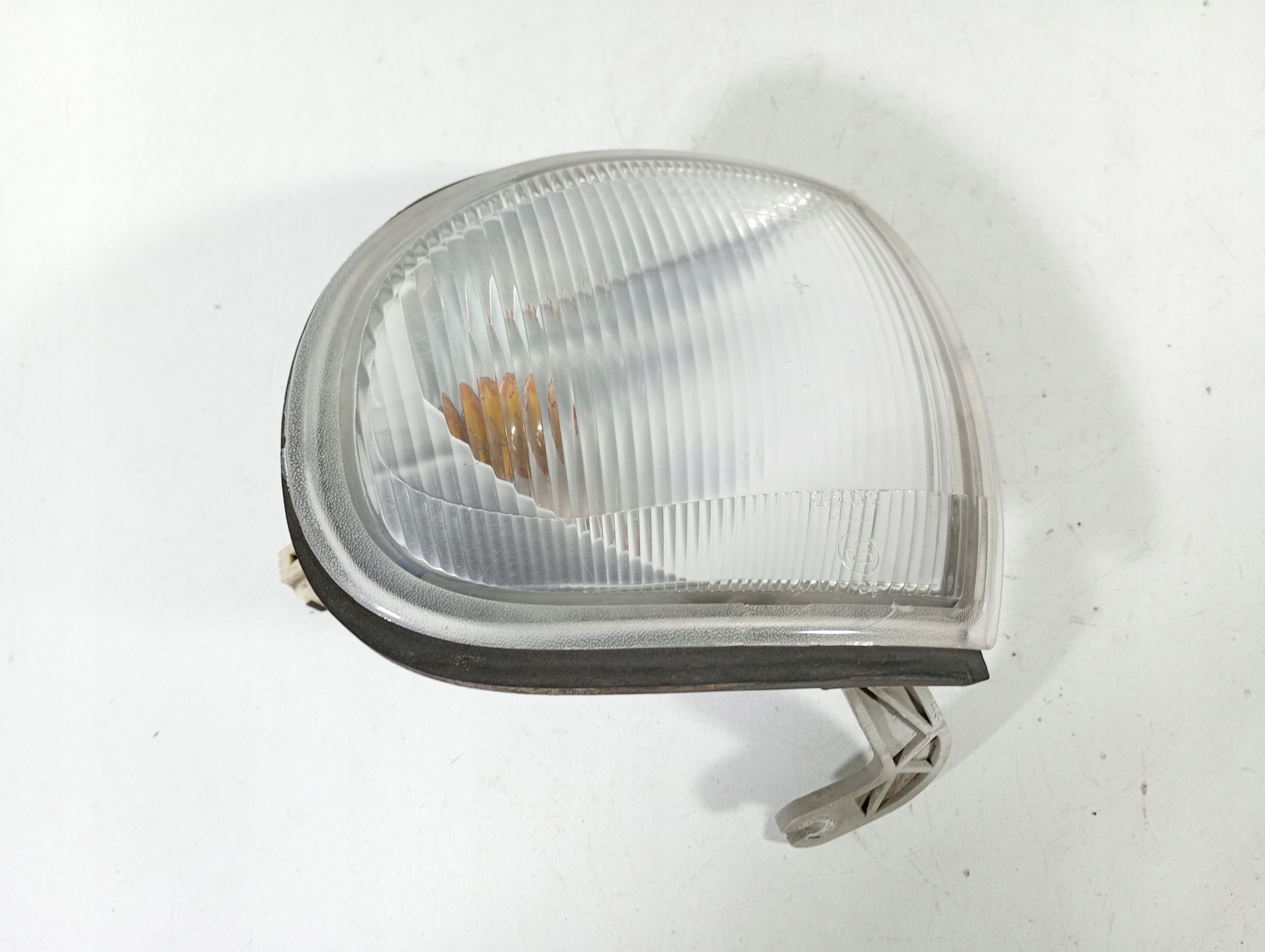 Nissan SERENA 1.6 93-01 indicator left VALEO