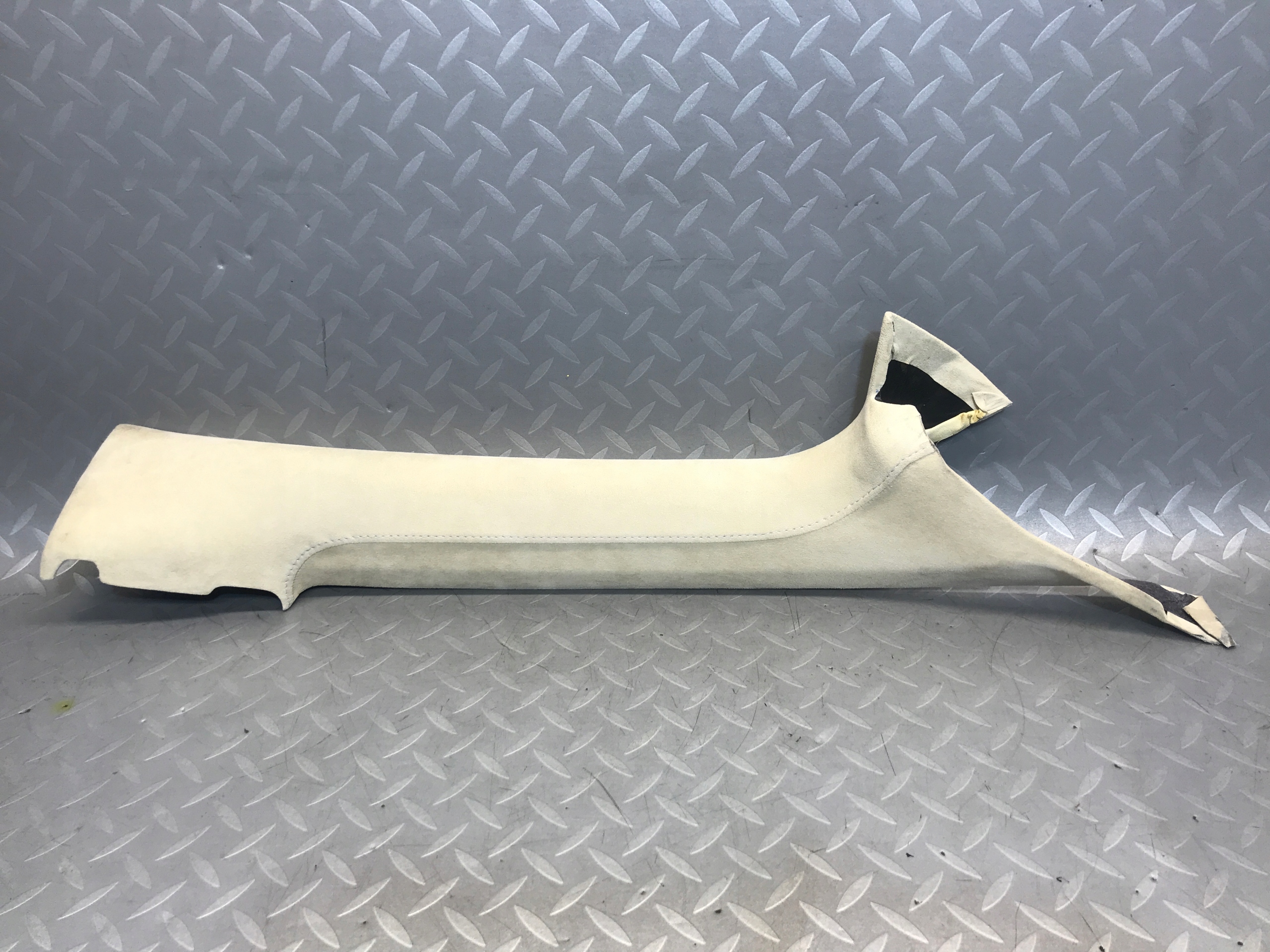 4G43-L03512-AB - ОБИВКА СТОЙКИ ПРАВОГО СТЕКЛА ASTON MARTIN DB9