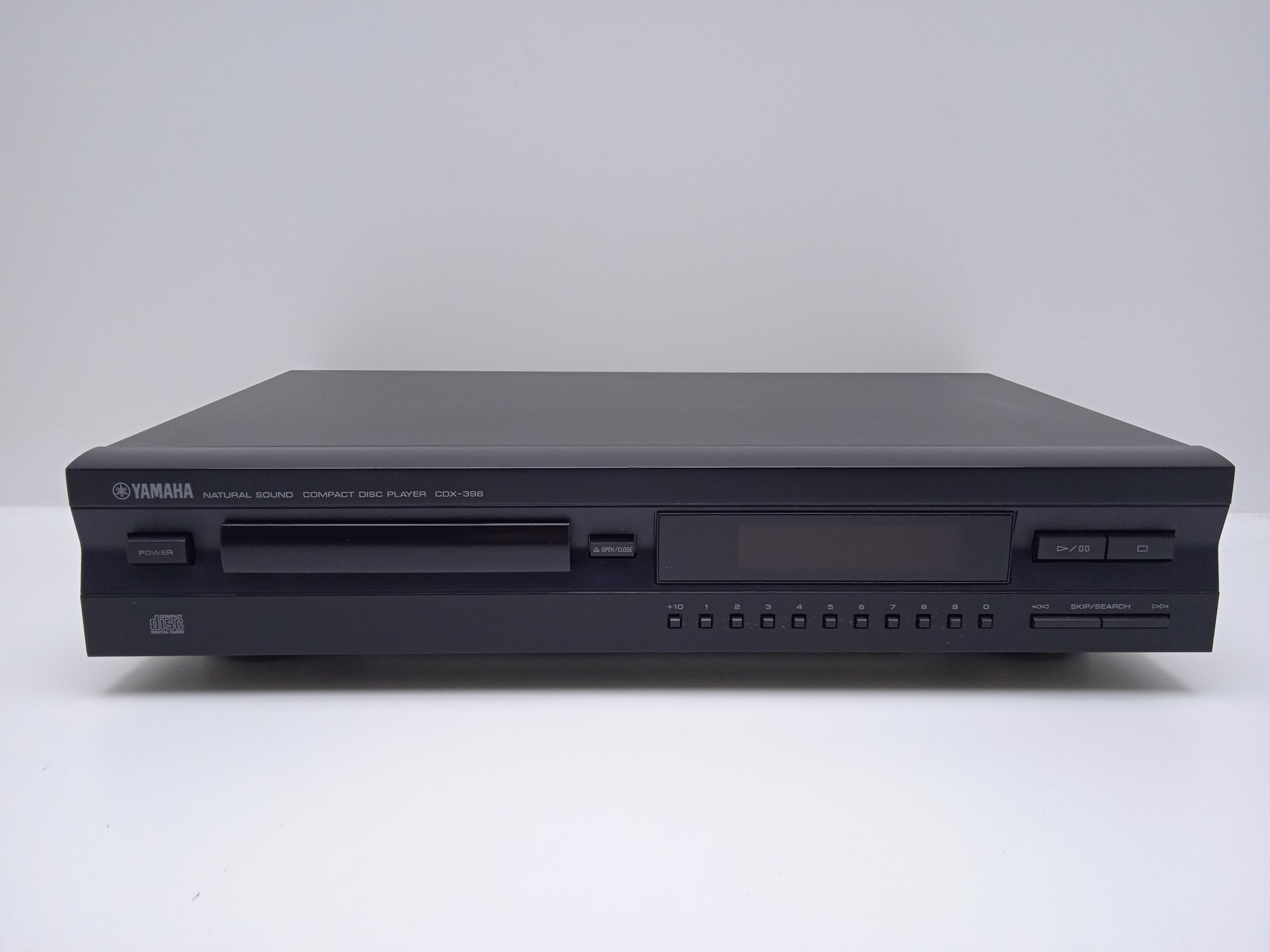 CD-проигрыватель YAMAHA CDX-396