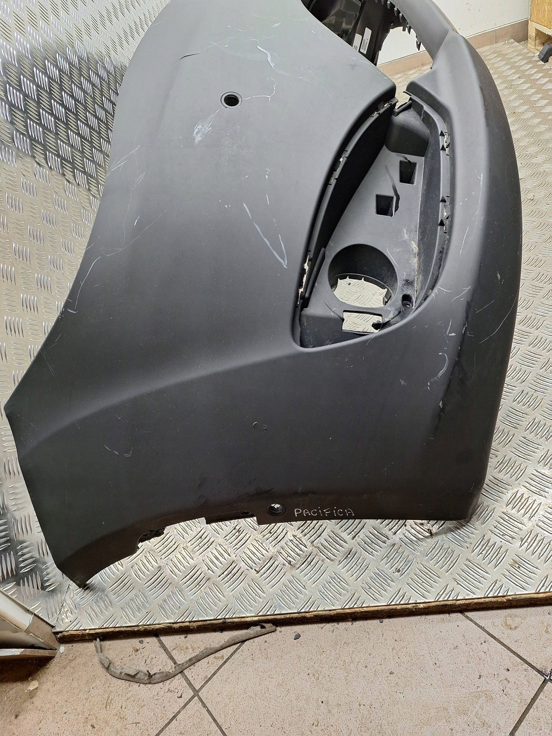 bumper front CHRYSLER PACIFICA 17- 68602223AA