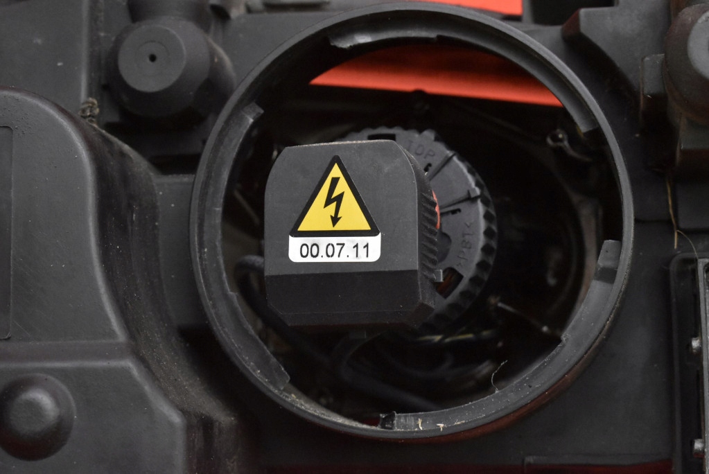 REFLEKTOR left light front XENON EU 09152646 OPEL VECTRA B LIFT 99-02