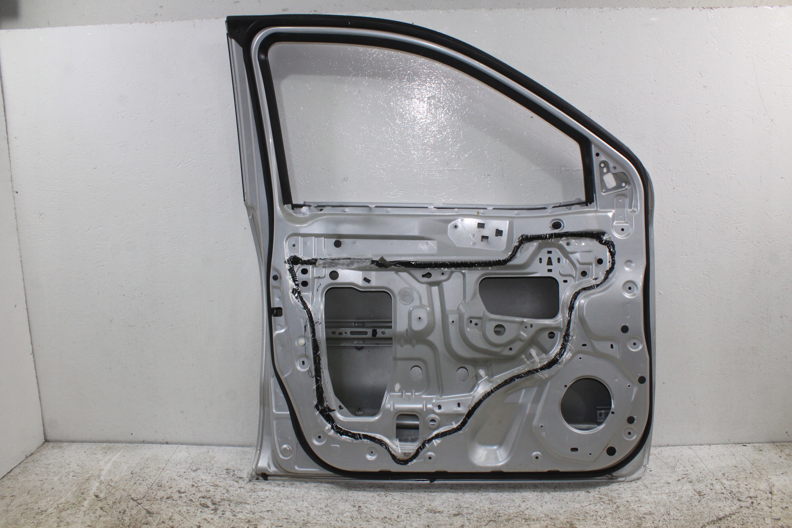 Renault Alaskan Nissan Navara door left front