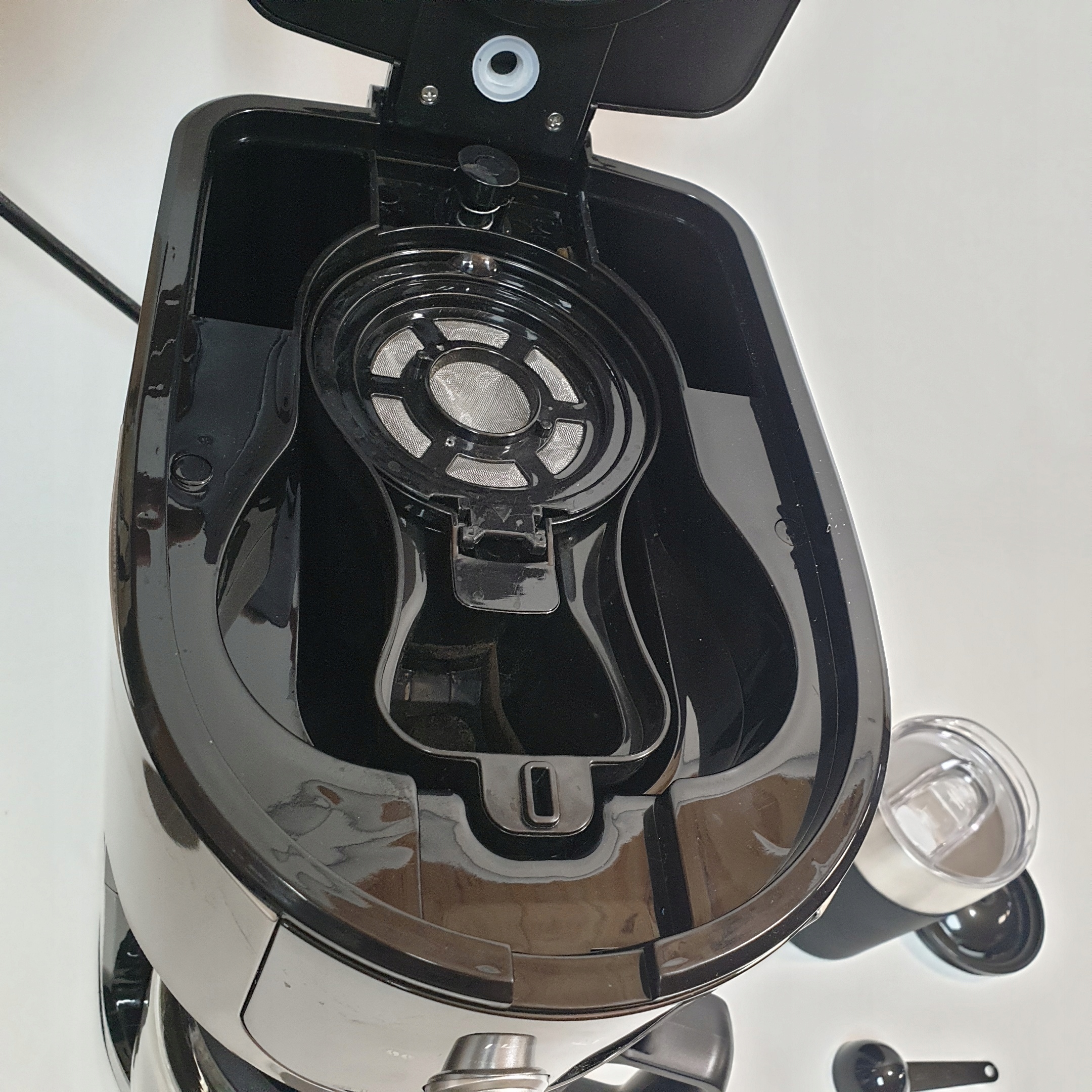 Ekspres PRZELEWOWY Barista Deluxe z młynkiem Kubek Model Barista Deluxe