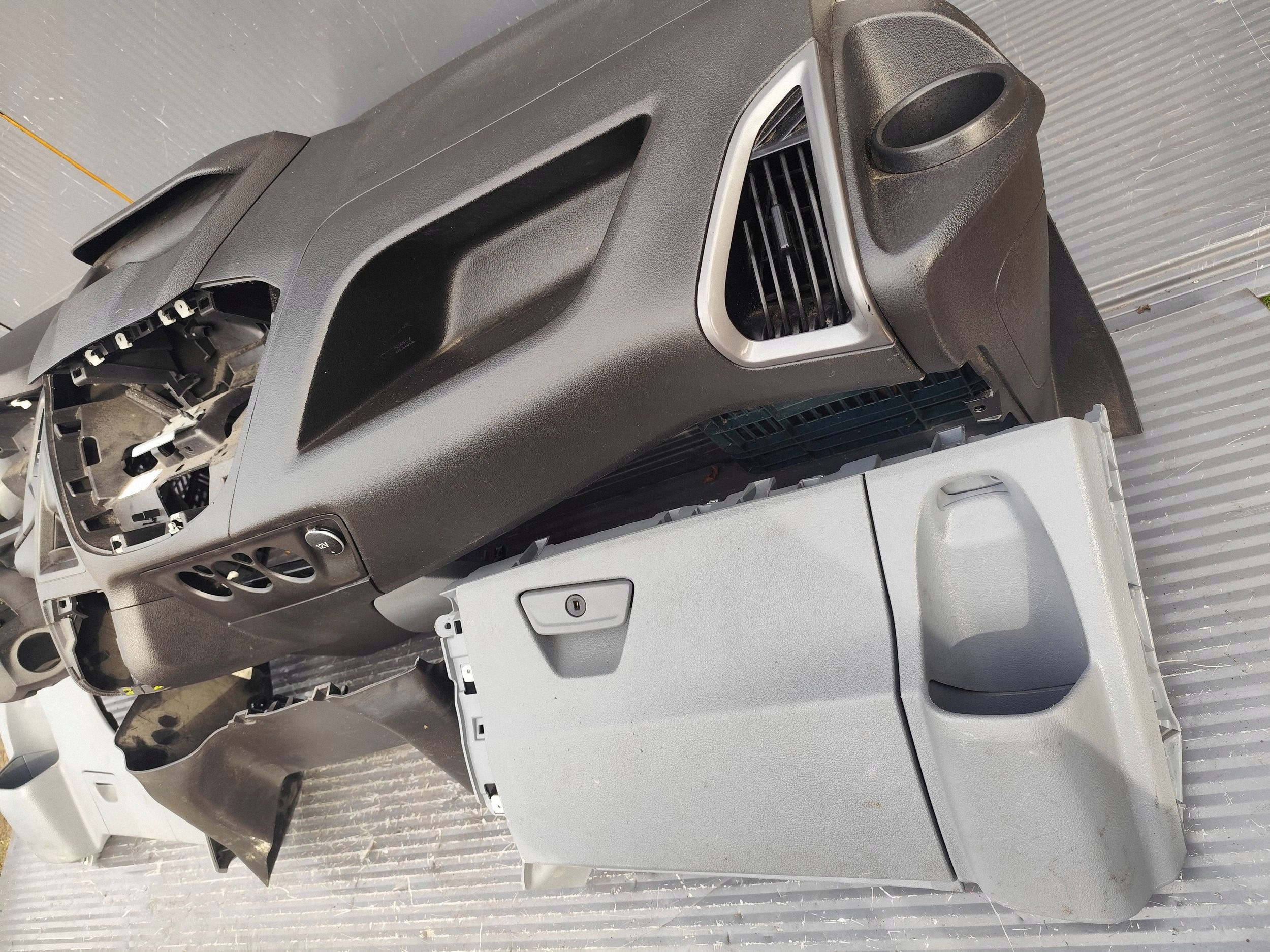 FORD TRANSIT CUSTOM konzola kompletna