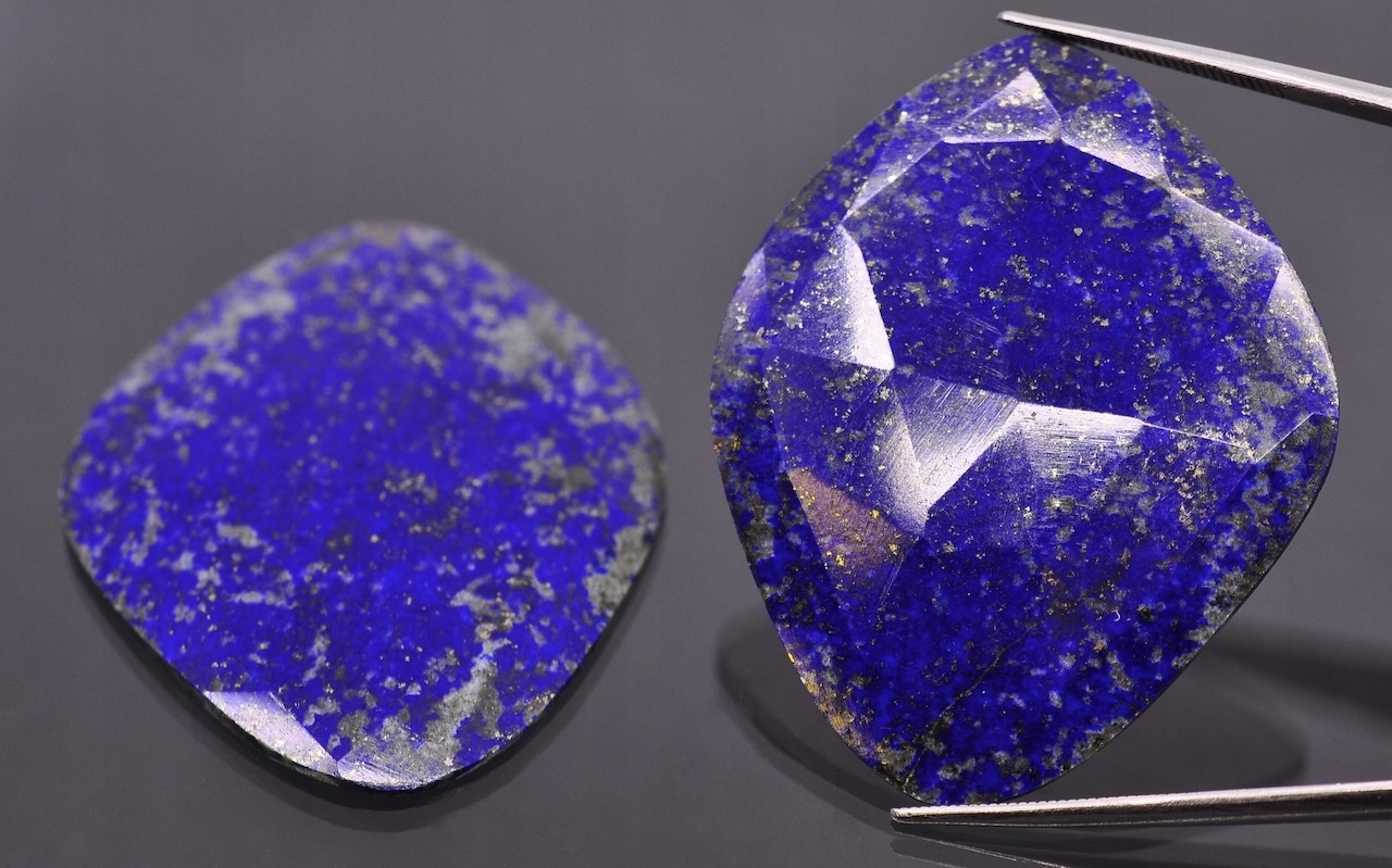 Lapis lazuli rozeta fantazijní Para 41x32 mm